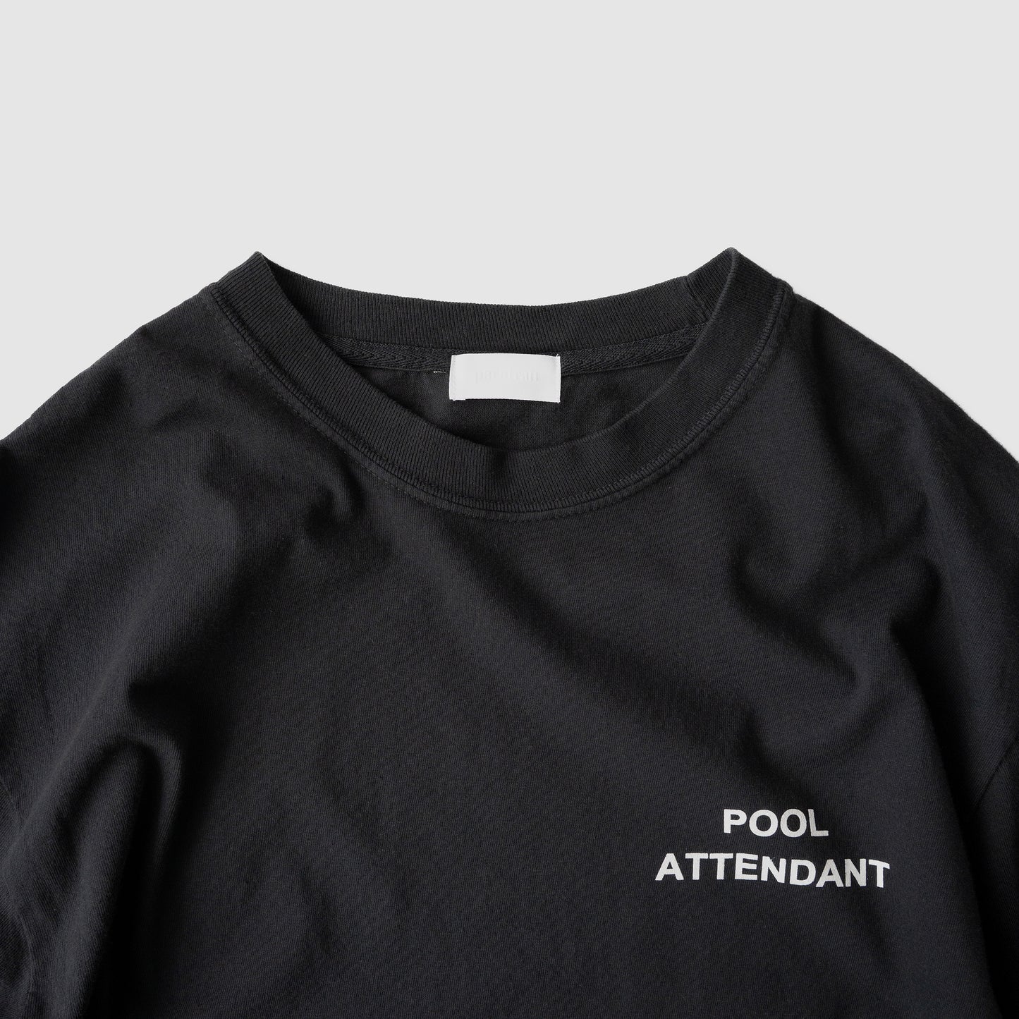 paratrait/ POOL ATTENDANT T "BLACK"