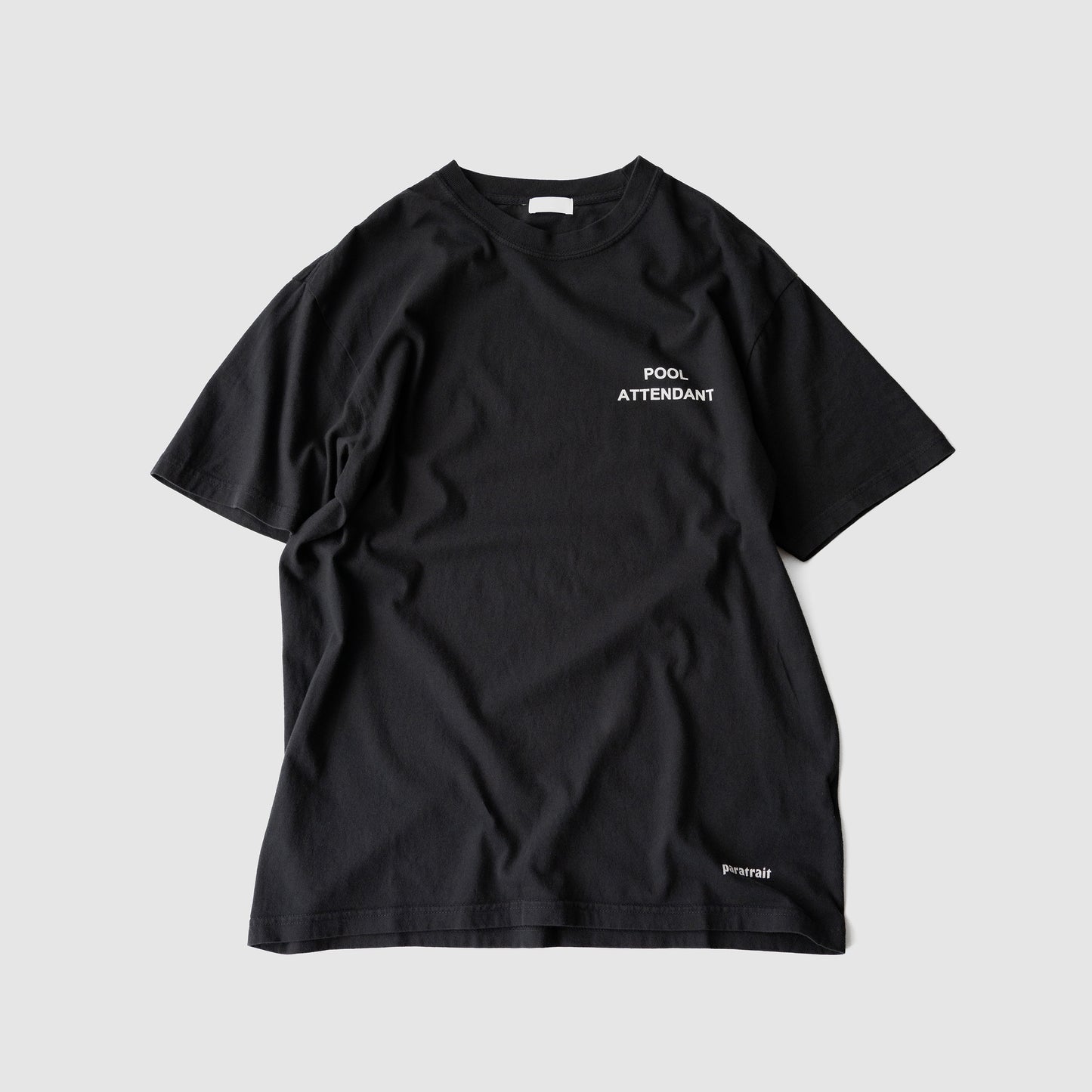 paratrait/ POOL ATTENDANT T "BLACK"