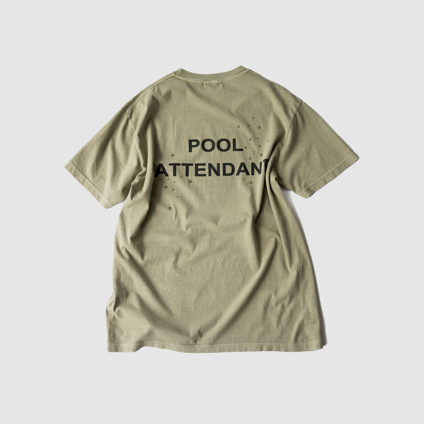 paratrait/ POOL ATTENDANT T "KHAKI"