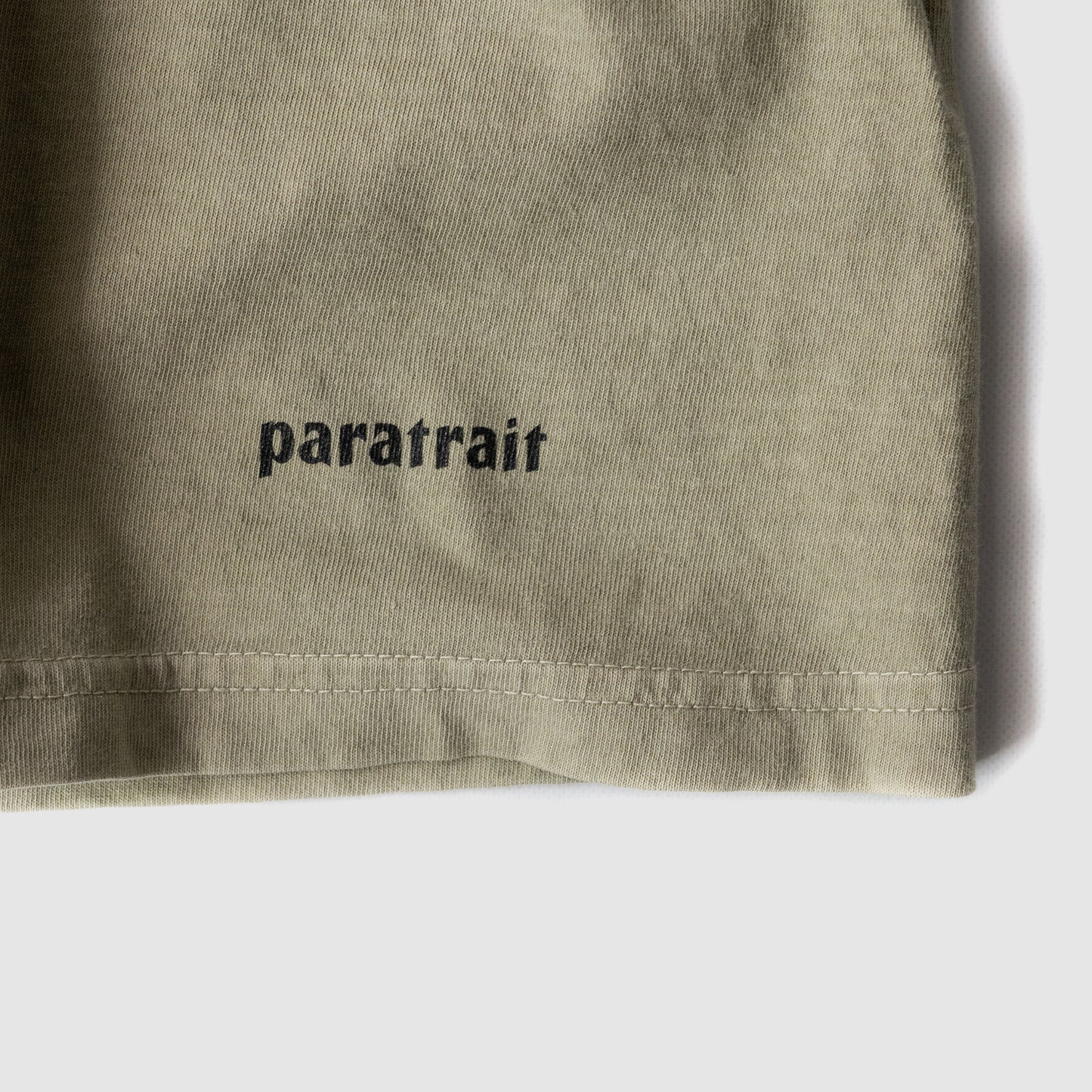 paratrait/ POOL ATTENDANT T "KHAKI"