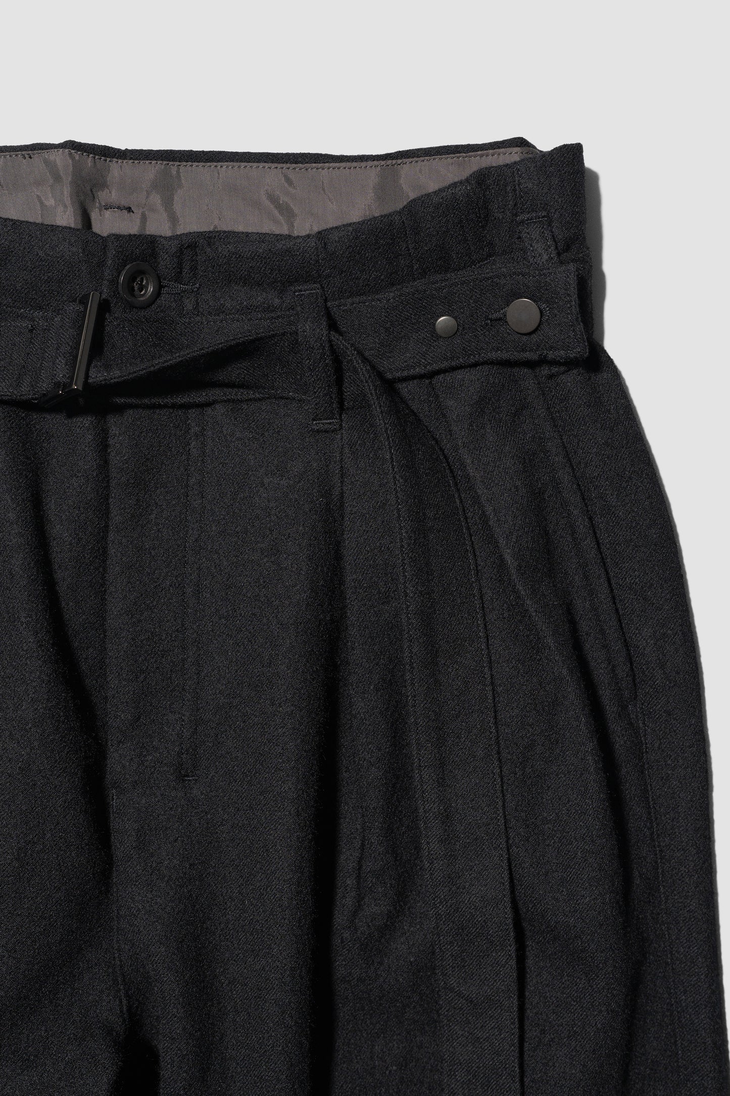 ANCELLM / WOOL BELTED WIDE SLACKS "BLACK"