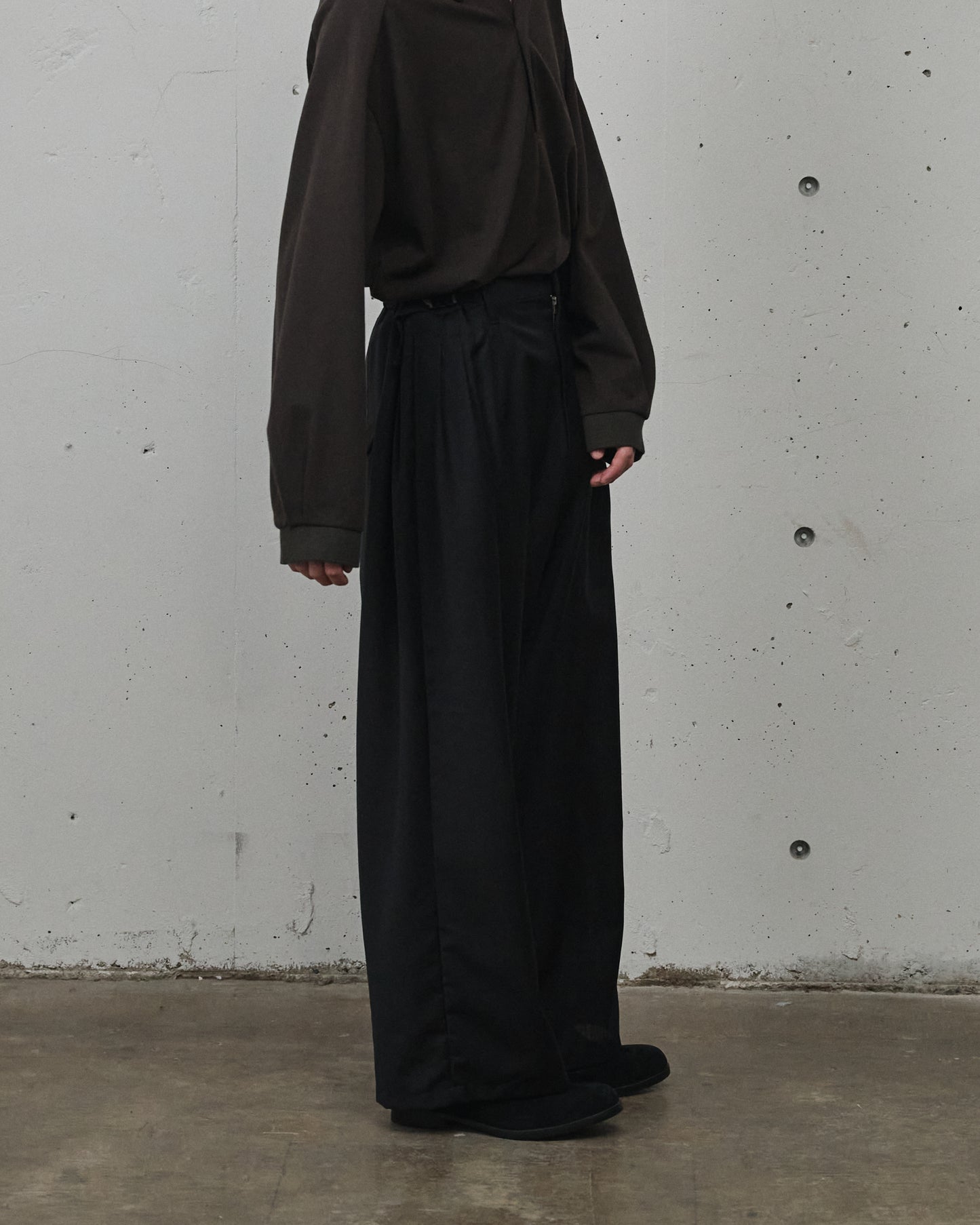 ANCELLM / BELTED WOOL SLACKS "BLACK"