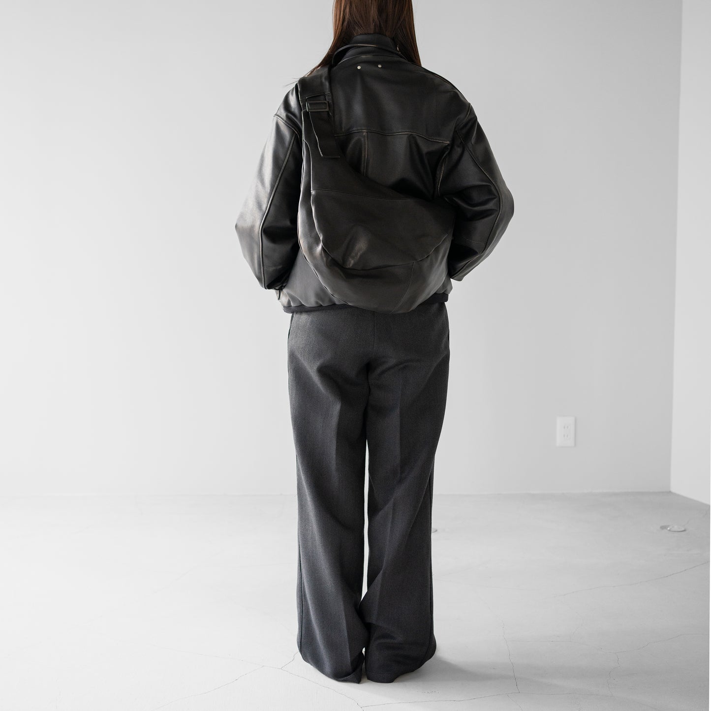 ssstein/ TWIST SHOULDER BAG "BLACK"