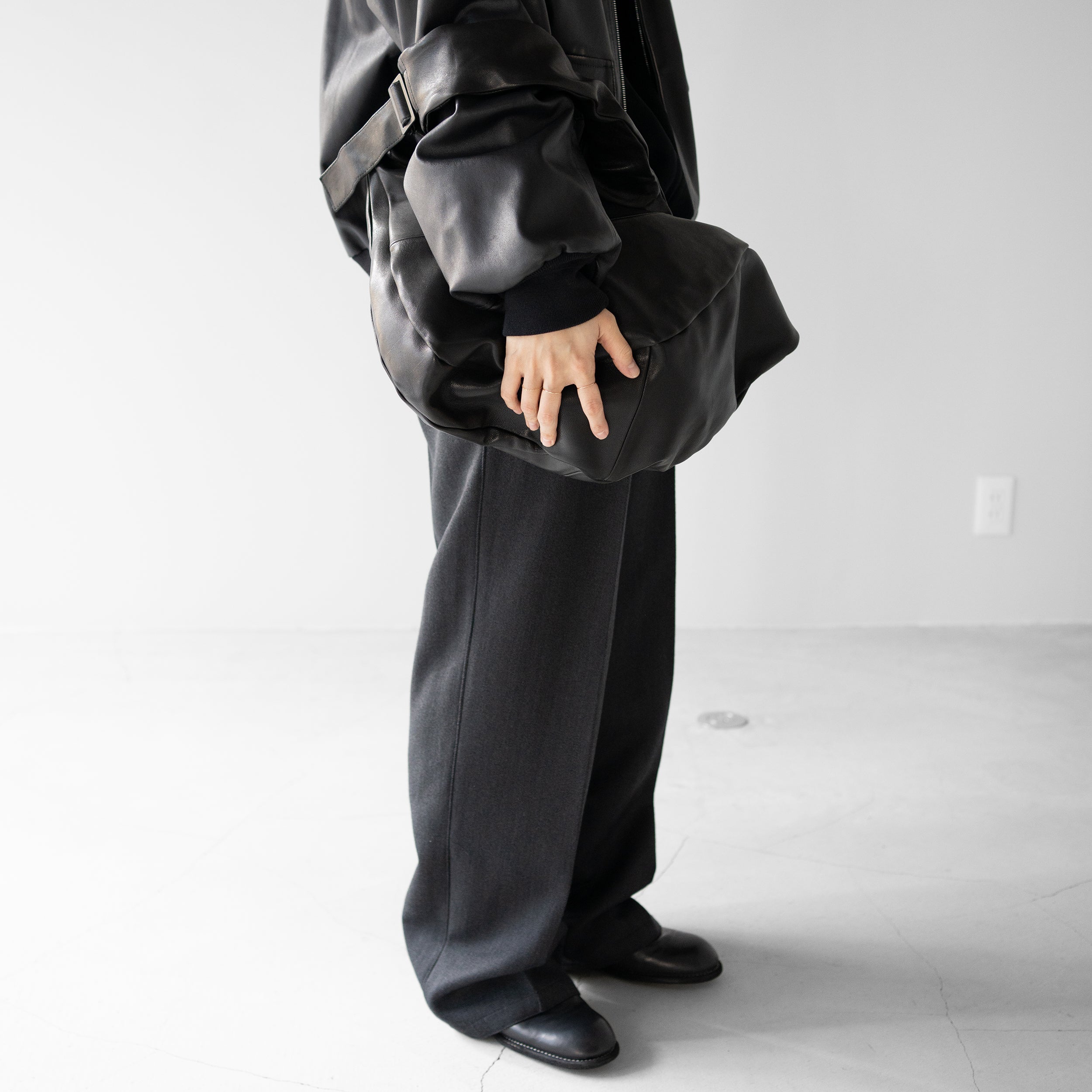 ssstein/ TWIST SHOULDER BAG 