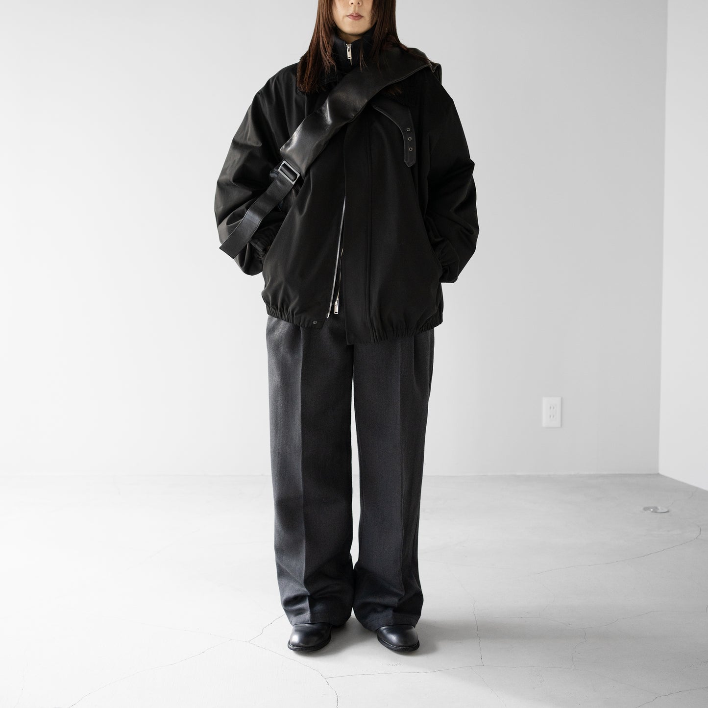 ssstein/ SHIRRING HANDLE LEATHER SHOULDER BAG "BLACK"