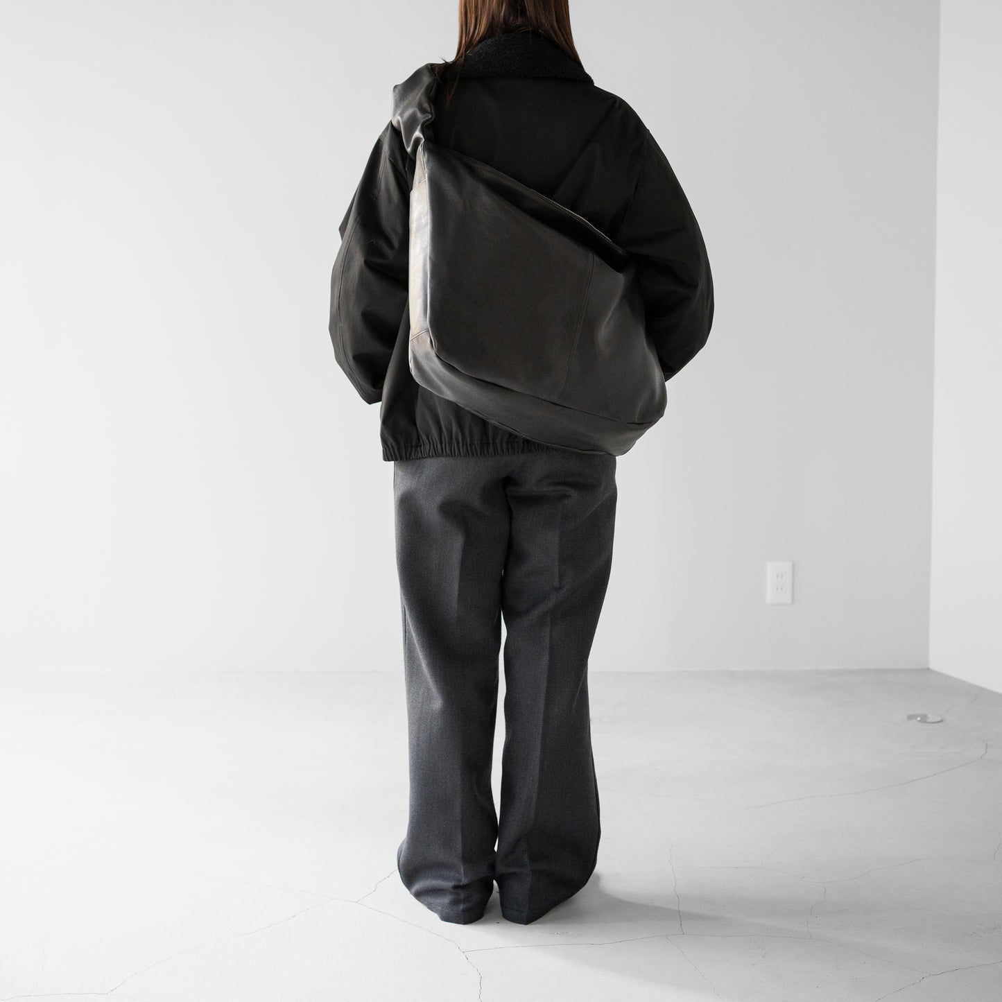 ssstein/ SHIRRING HANDLE LEATHER SHOULDER BAG "BLACK"