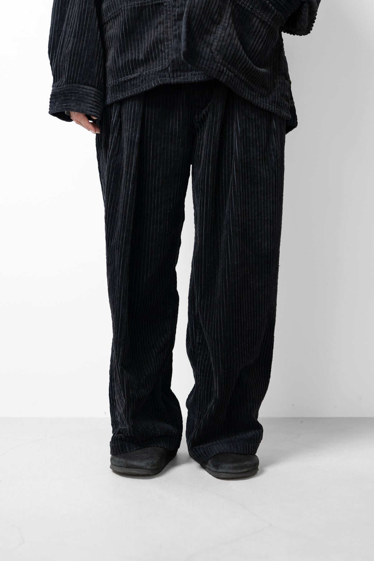 ANCELLM / CORDUROY WIDE SLACKS "BLACK"