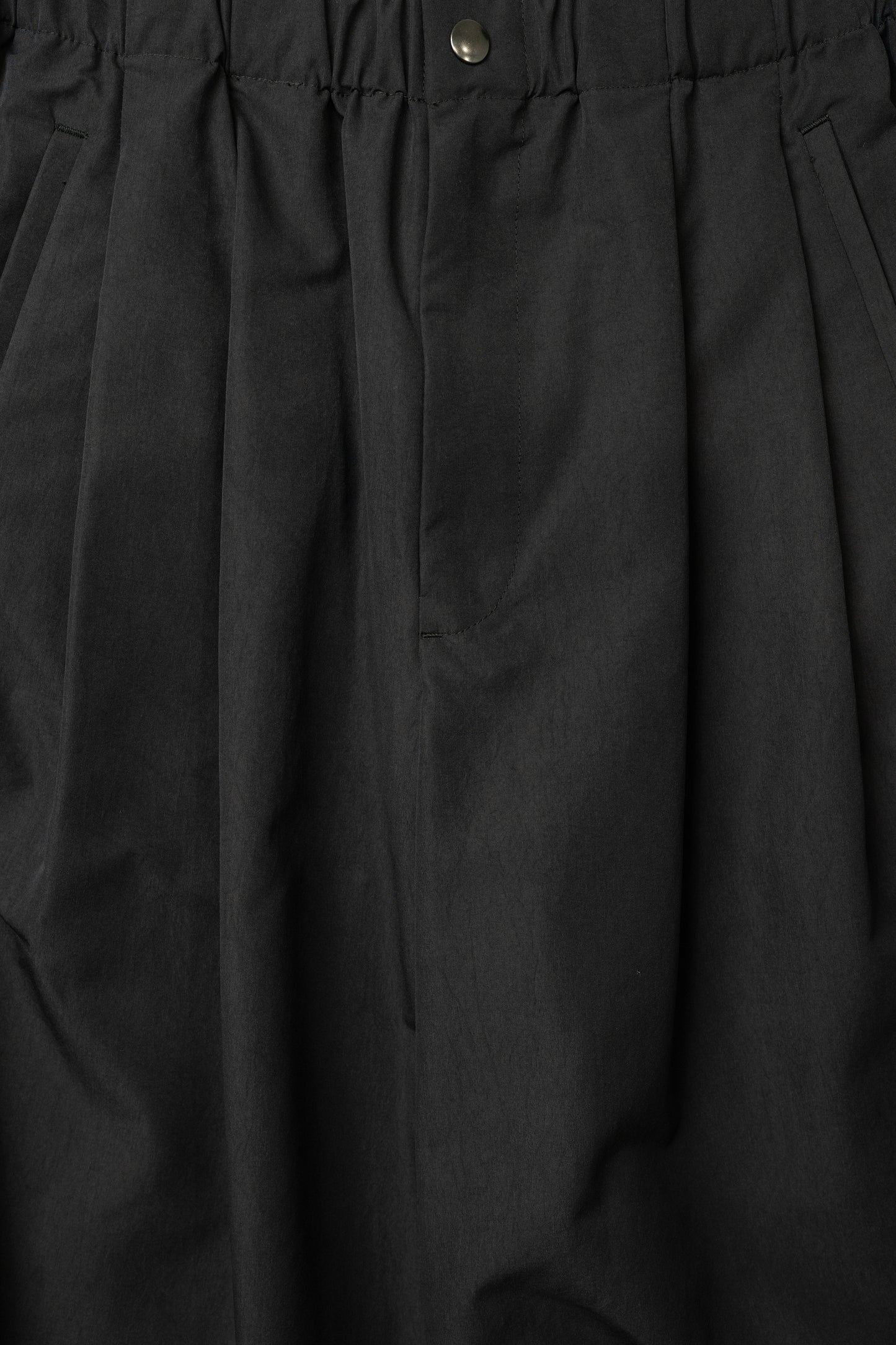 Antwort / SMOOTH TAFTA DRAPE TUCK PANTS "BLACK"