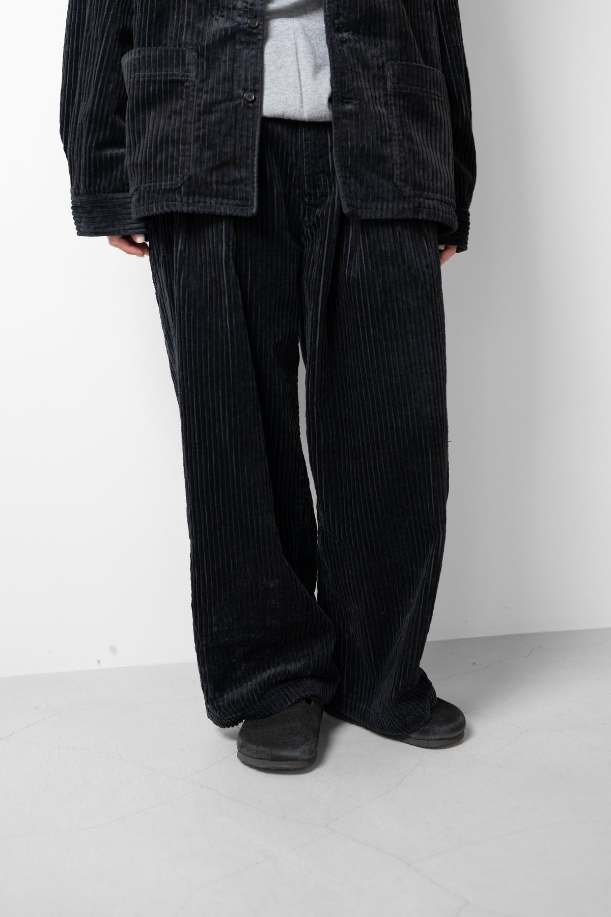 ANCELLM / CORDUROY WIDE SLACKS "BLACK"