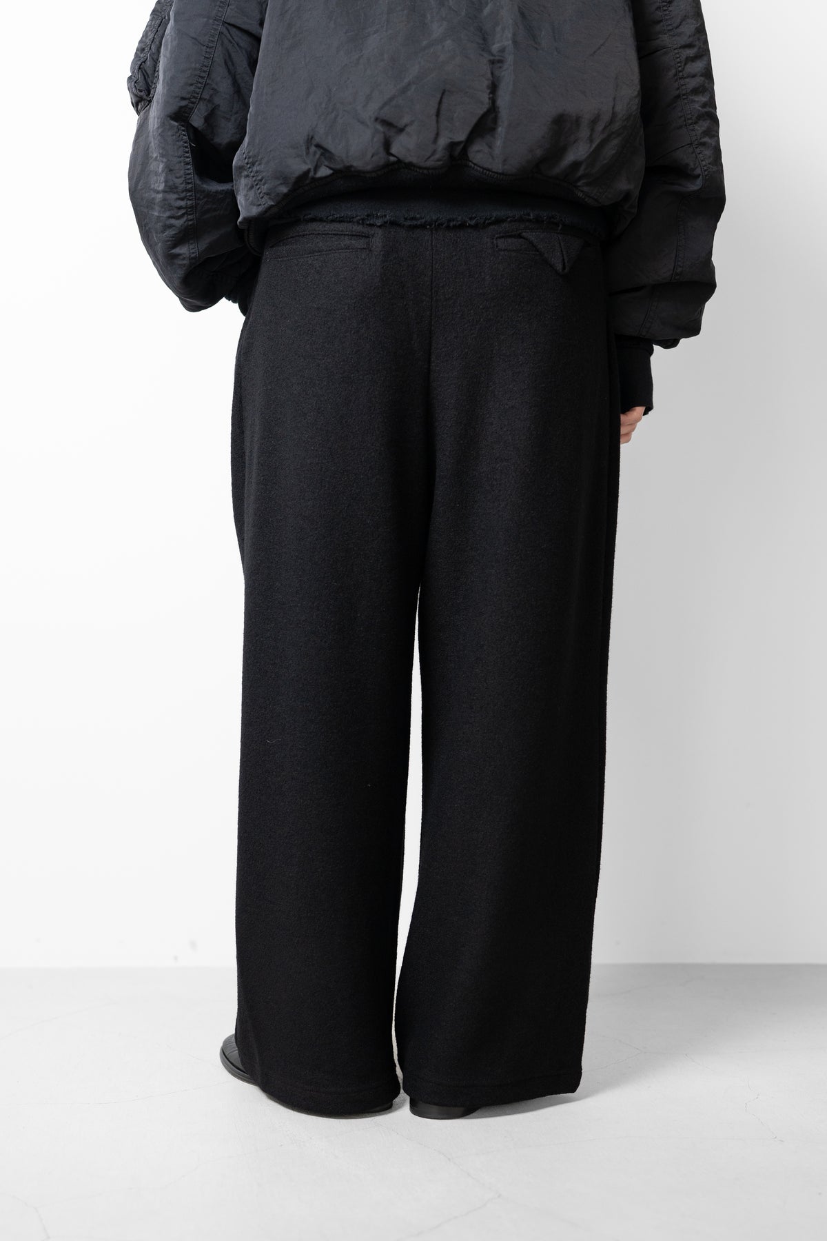 ANCELLM / WOOL CUT WIDE TUCK SLACKS "BLACK"