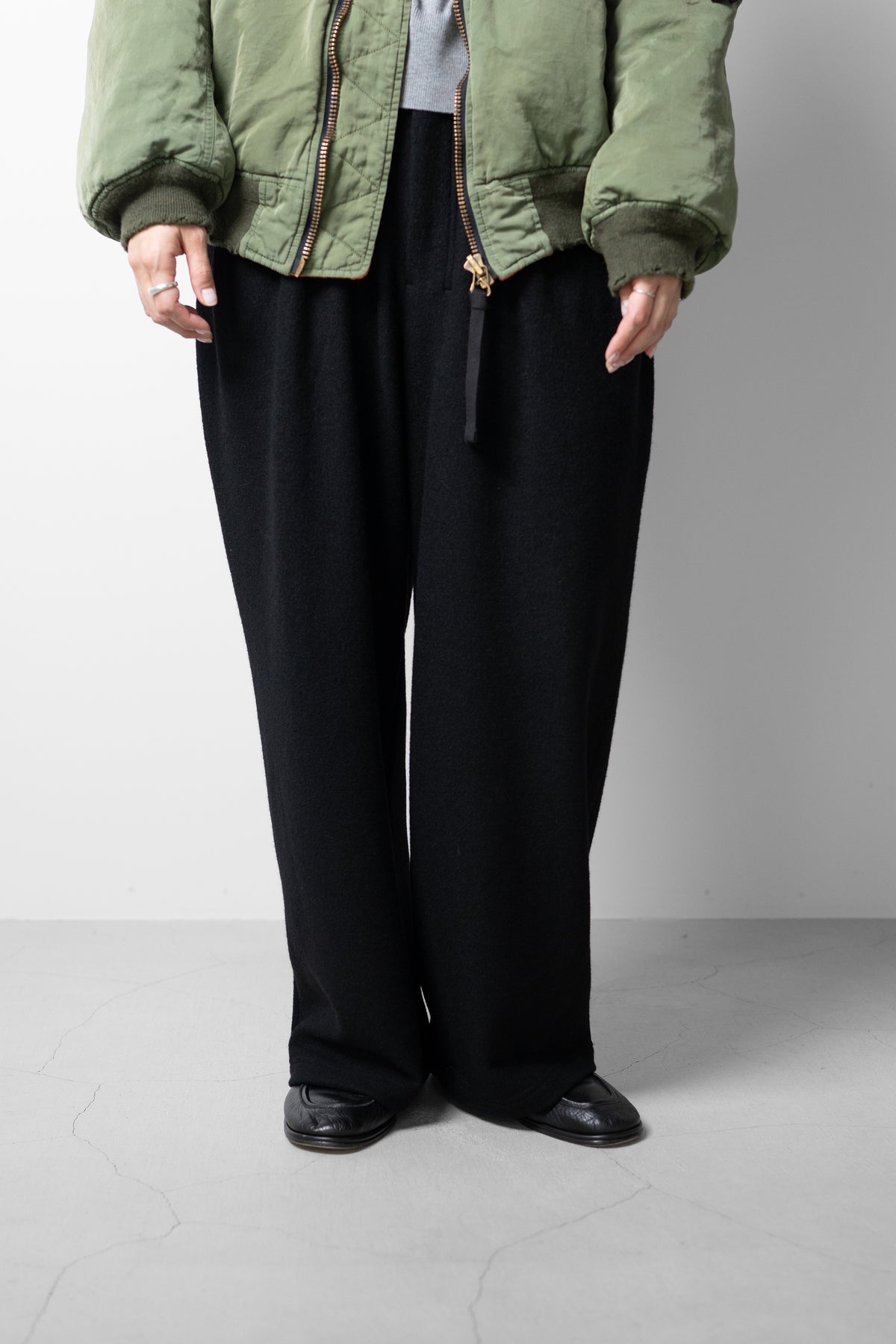 ANCELLM / WOOL CUT WIDE TUCK SLACKS "BLACK"