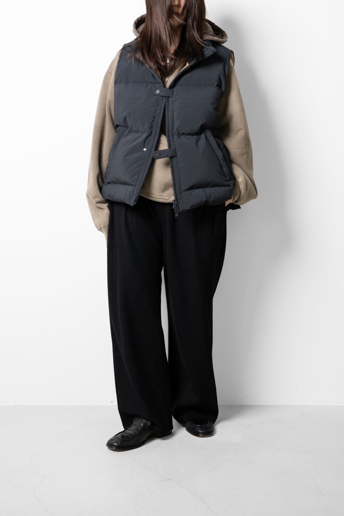 ANCELLM / WOOL CUT WIDE TUCK SLACKS "BLACK"