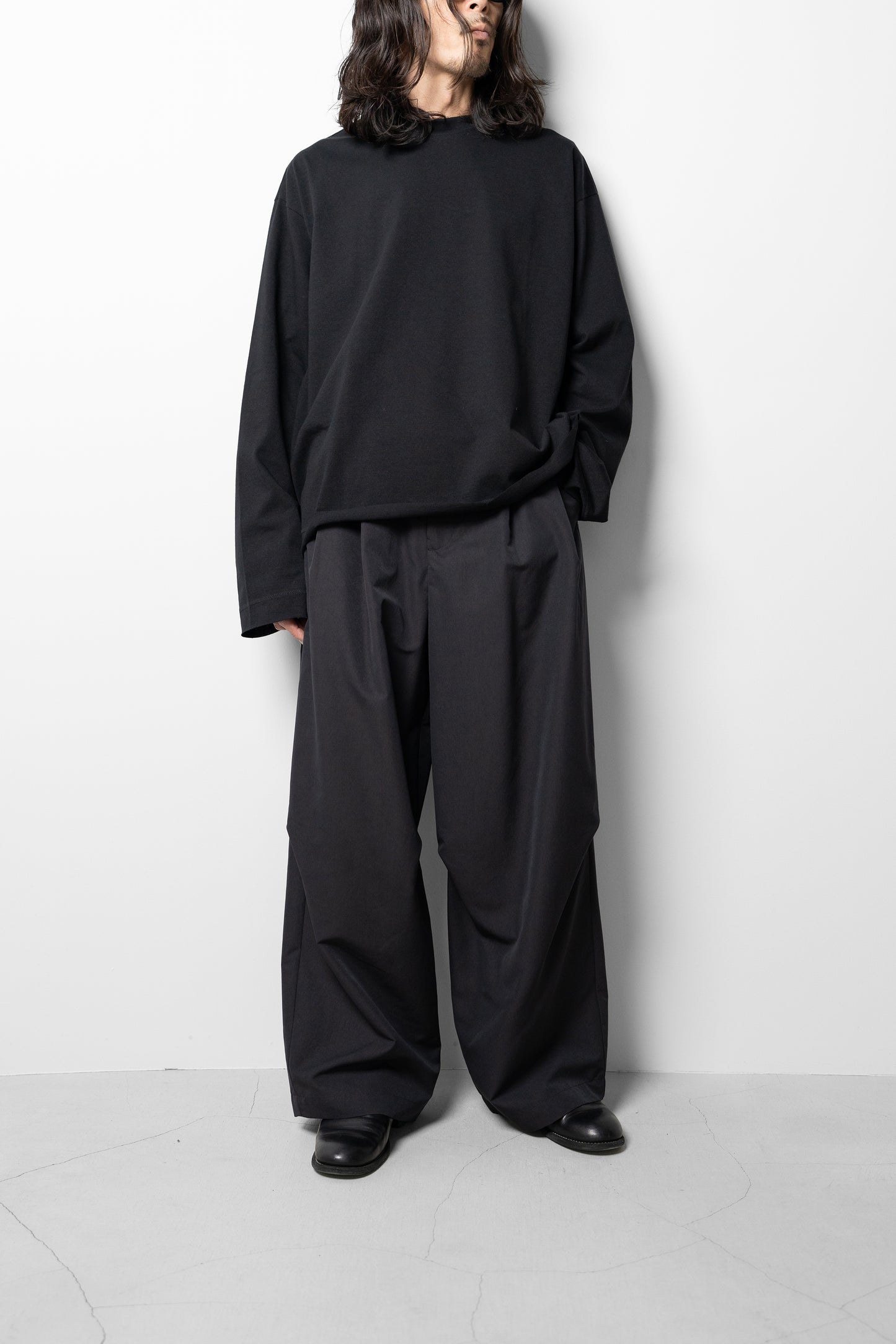 Antwort / SMOOTH TAFTA DRAPE TUCK PANTS "BLACK"