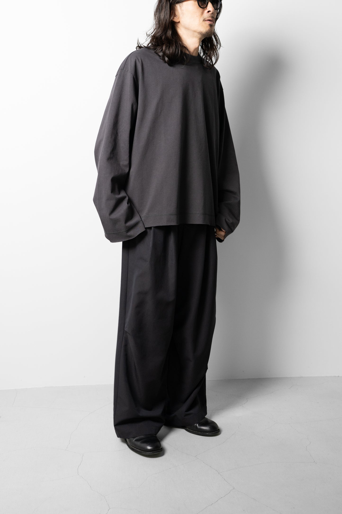 Antwort / SMOOTH TAFTA DRAPE TUCK PANTS "BLACK"