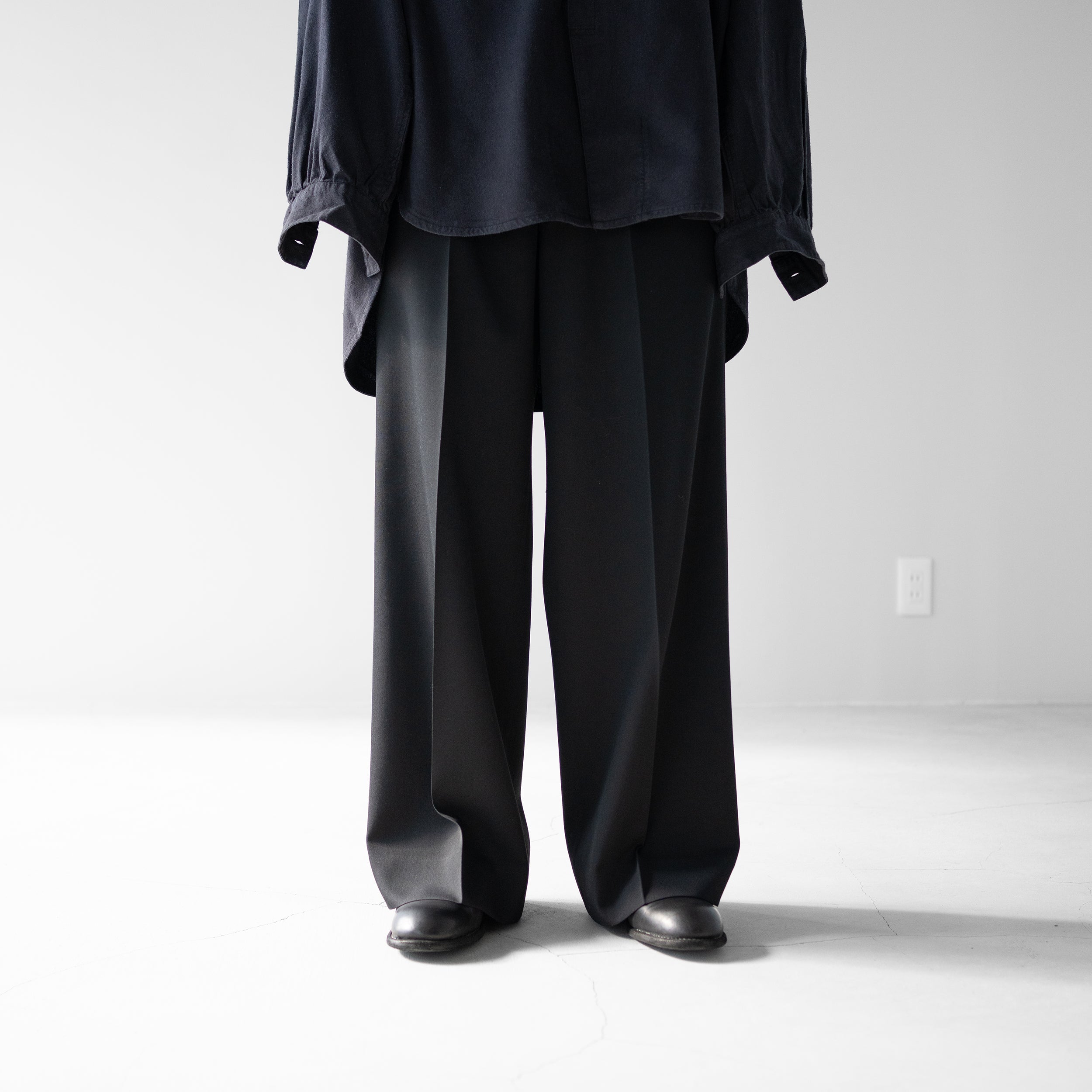 YOKE(ヨーク)/ 3pleated Wide-leg Trousers 