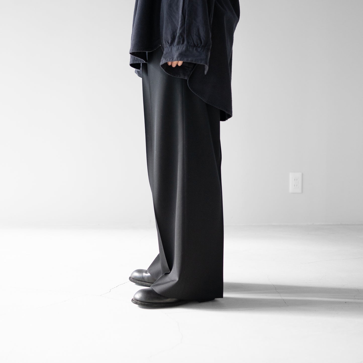 YOKE/ 3pleated Wide-leg Trousers "BLACK"