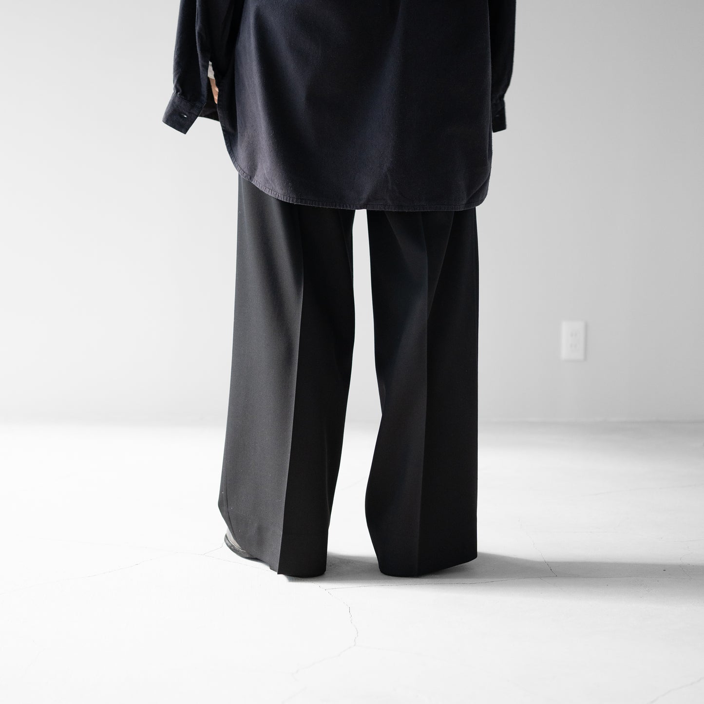 YOKE/ 3pleated Wide-leg Trousers "BLACK"