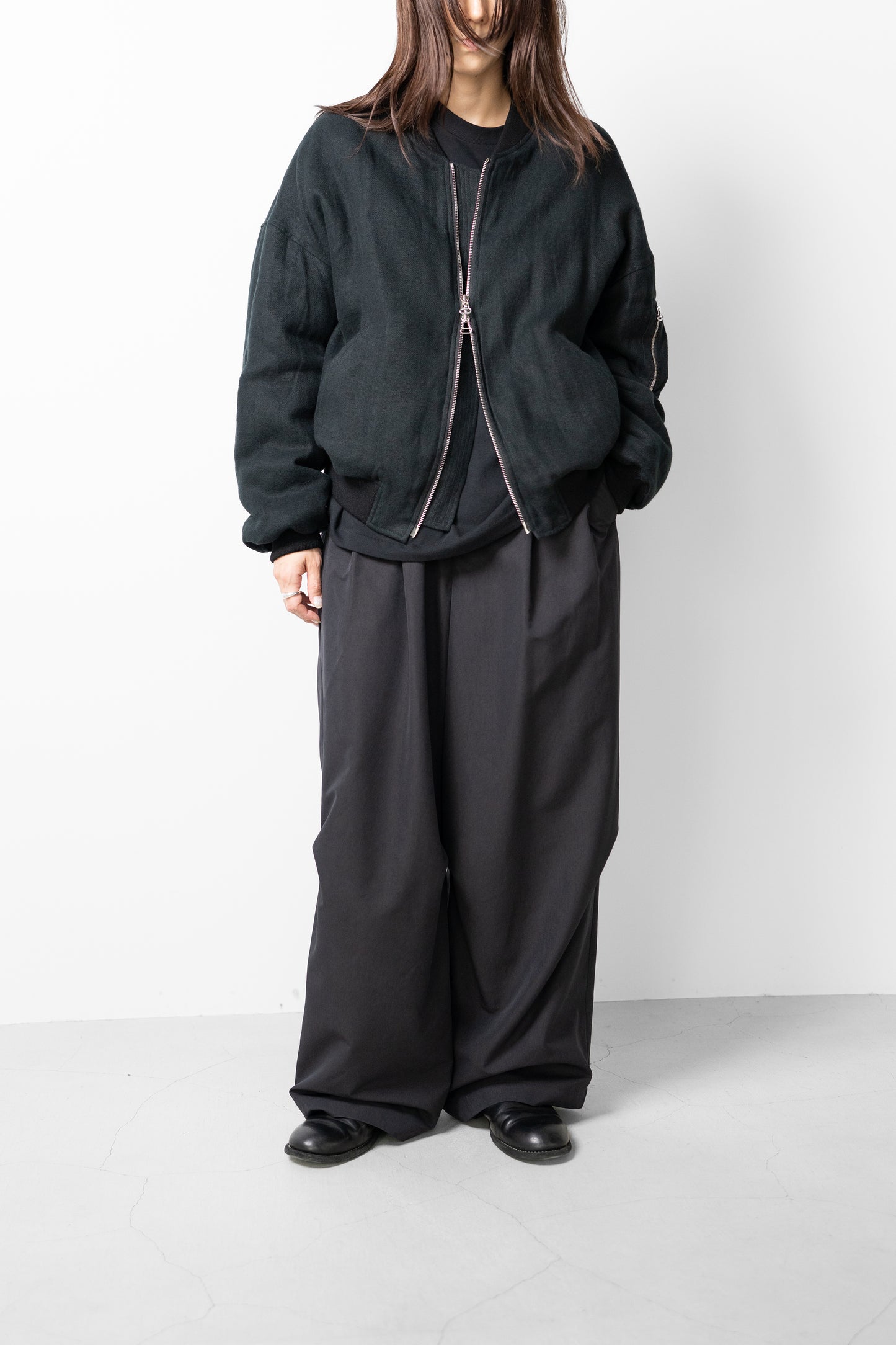VUJA DÉ / Bale Cocoon Bomber in Linen Viera "BLACK"