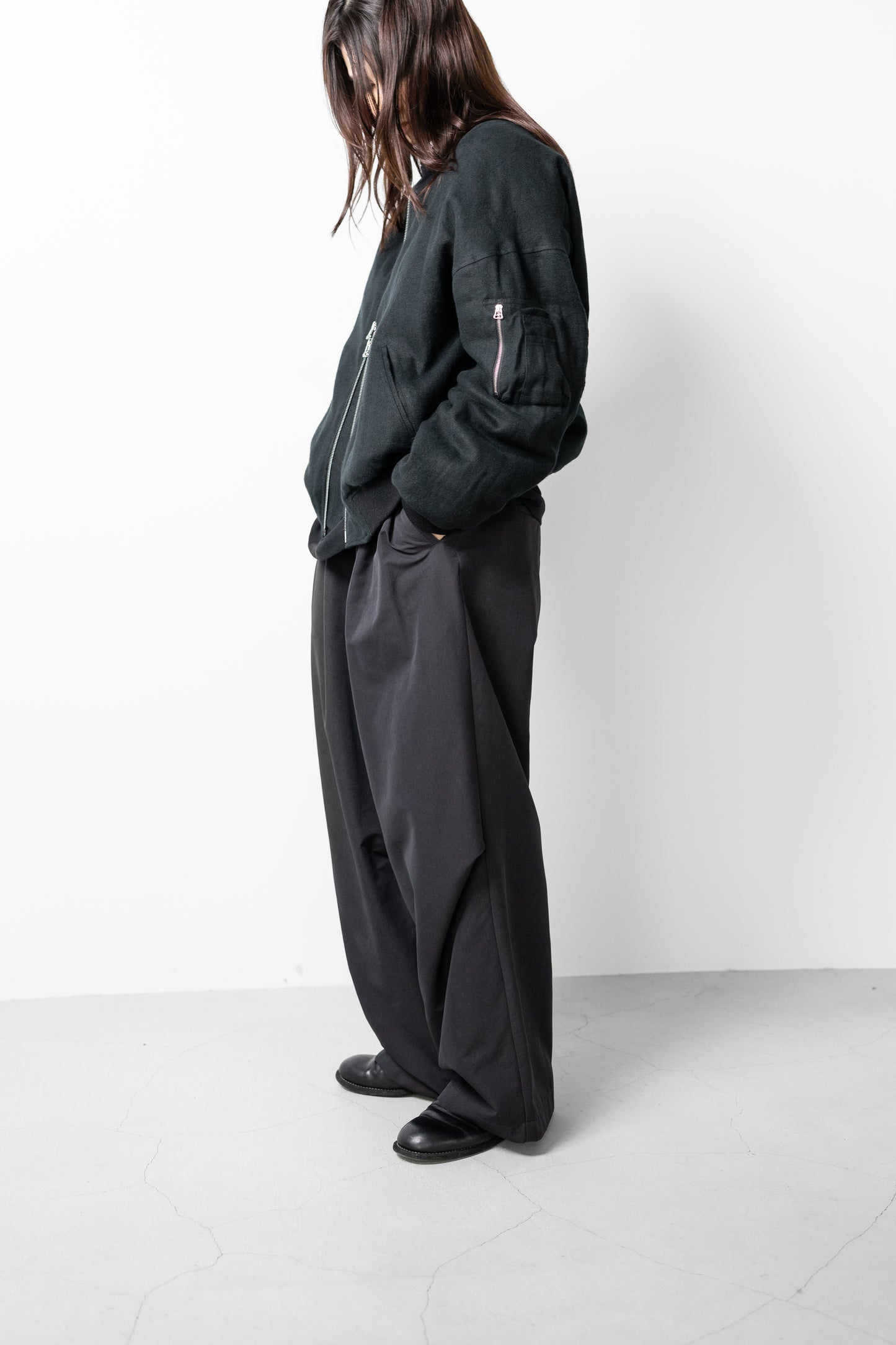 VUJA DÉ / Bale Cocoon Bomber in Linen Viera "BLACK"