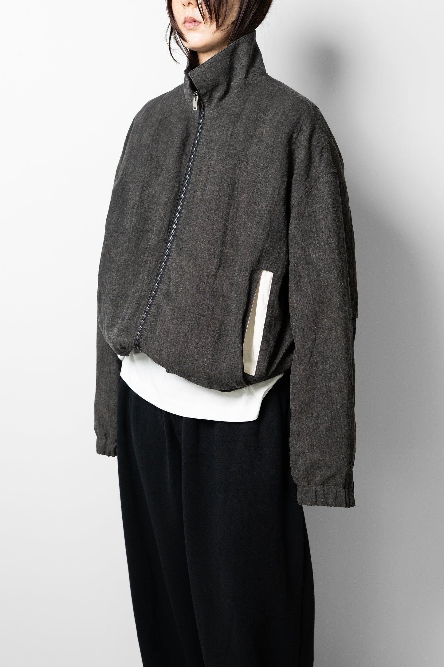 VUJA DÉ / Kira Drape Blouson in Sumi-Dyed Linen "Grey"