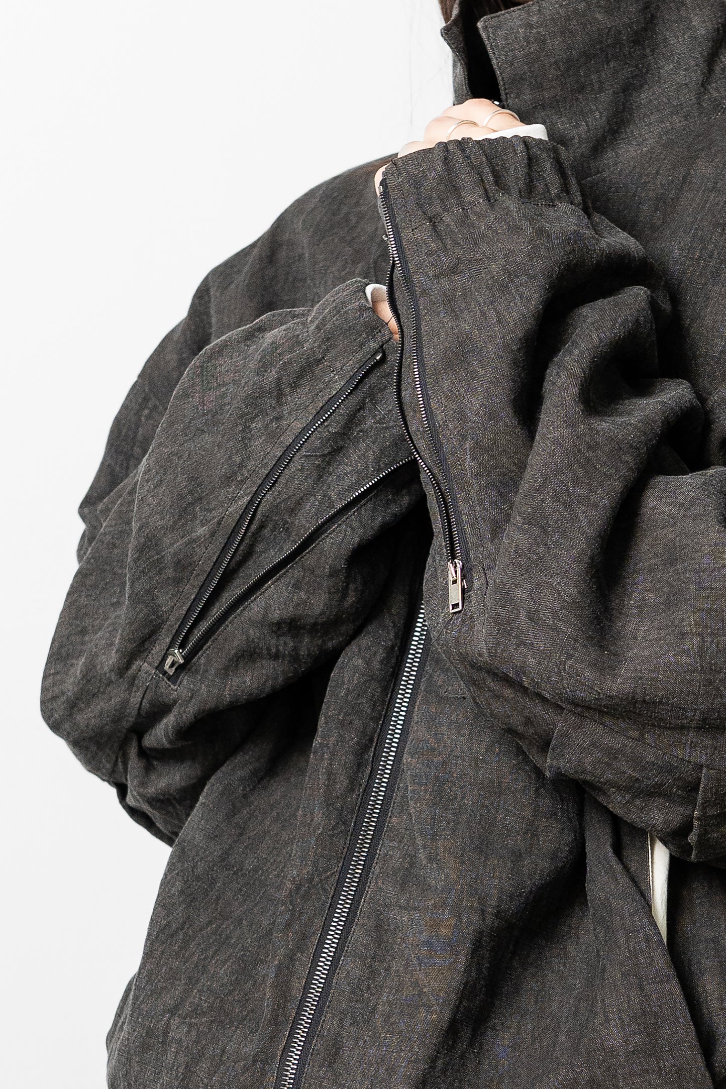 VUJA DÉ / Kira Drape Blouson in Sumi-Dyed Linen "Grey"