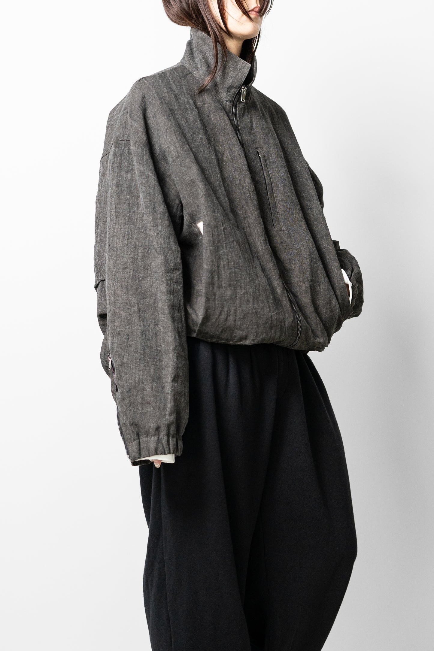 VUJA DÉ / Kira Drape Blouson in Sumi-Dyed Linen "Grey"