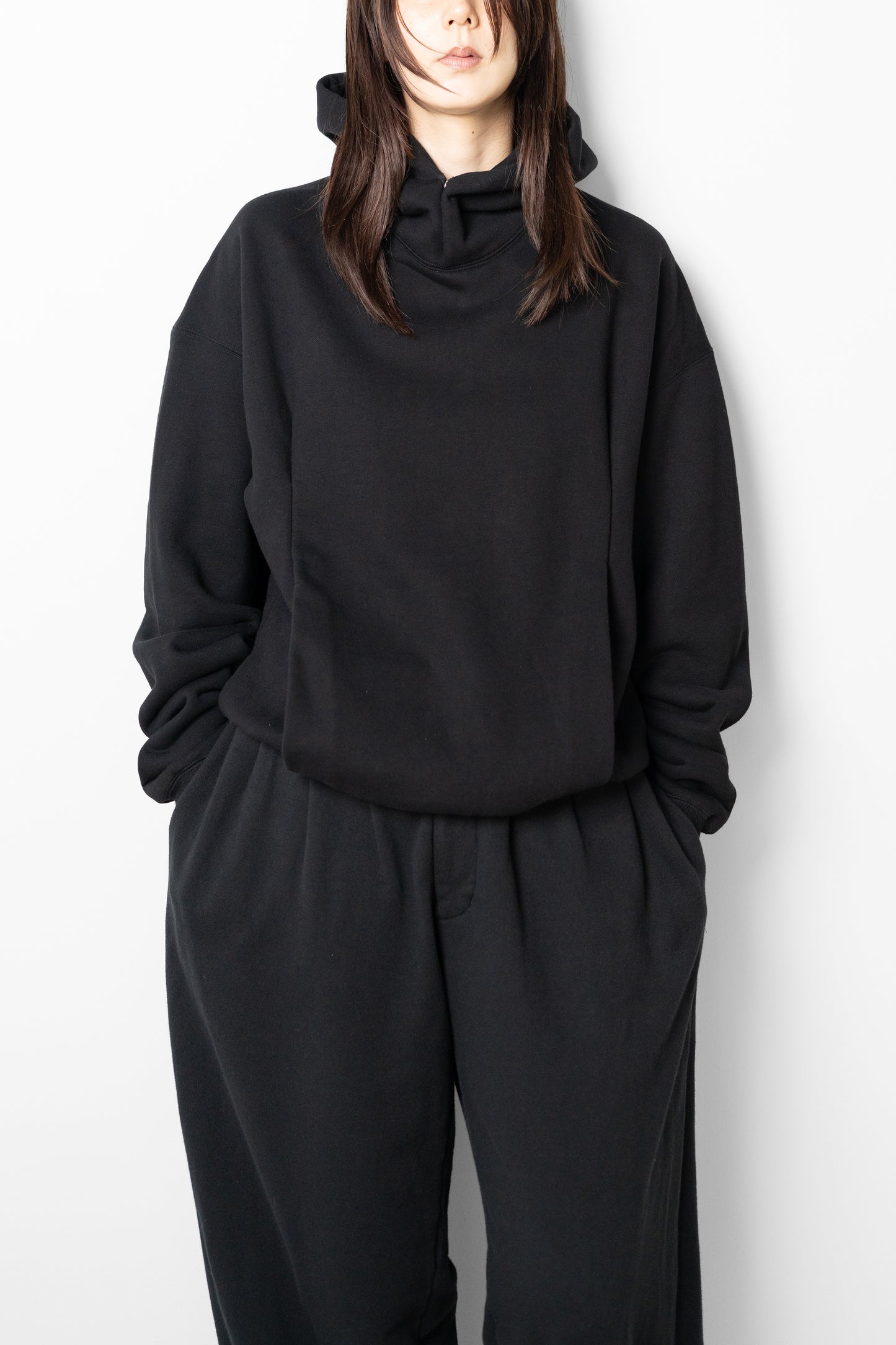 VUJA DÉ / Rhea Pullover Hoodie in Suvin Cotton "BLACK"