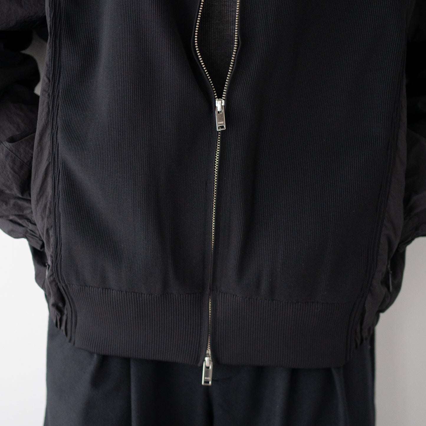 YOKE/ Connected Rib Knit Trucker Jacket "BLACK"