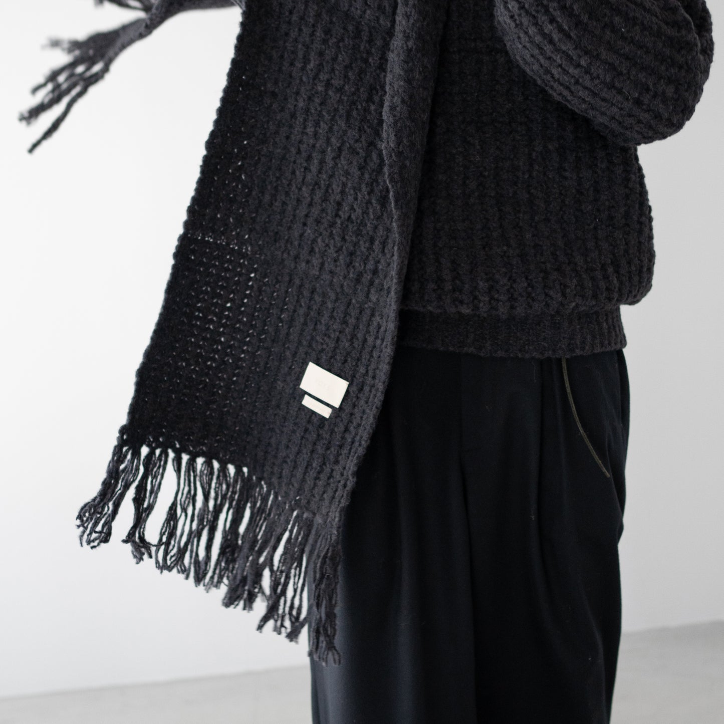 YOKE/ Baby Alpaca Big Waffle Long Stole "BLACK"