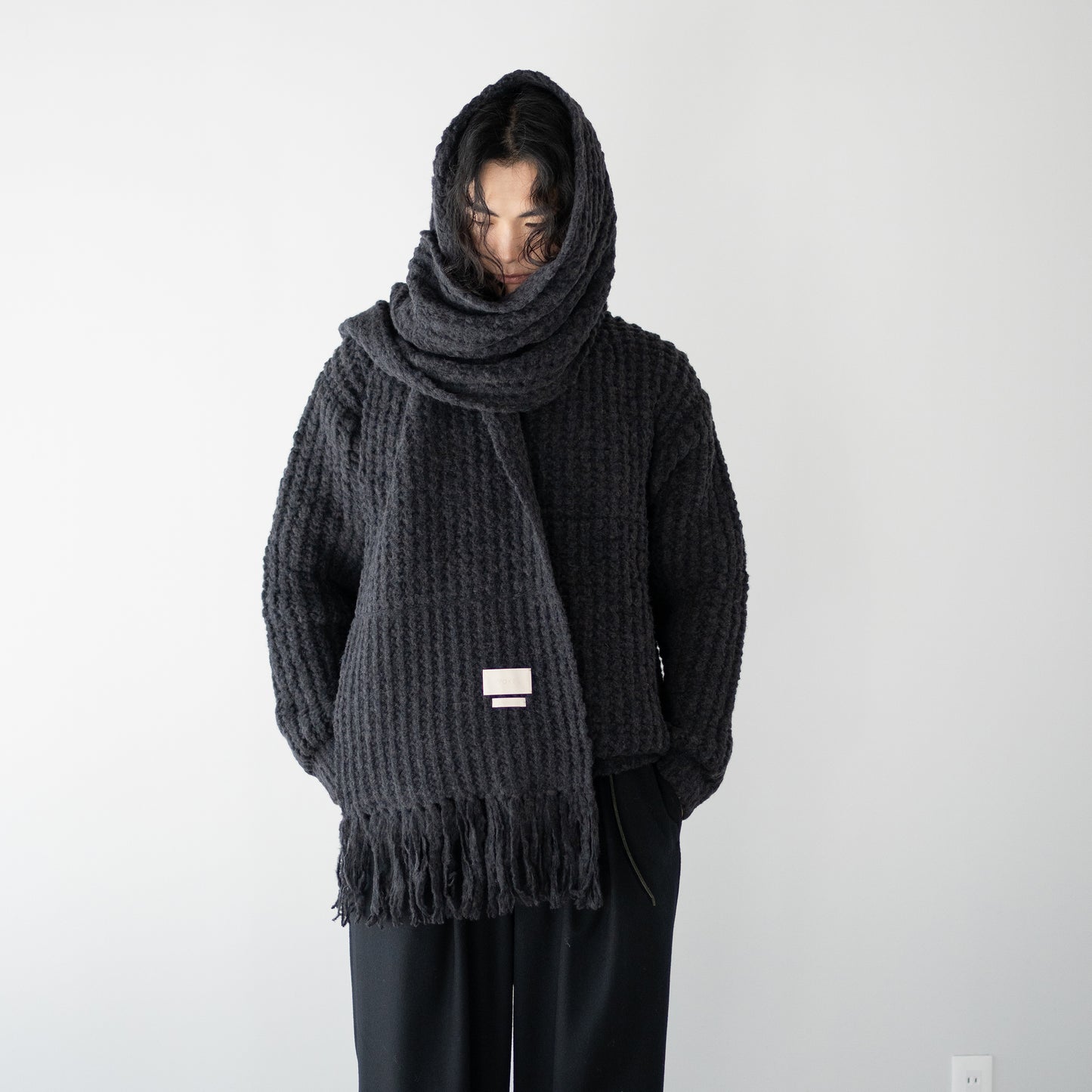 YOKE/ Baby Alpaca Big Waffle Long Stole "BLACK"