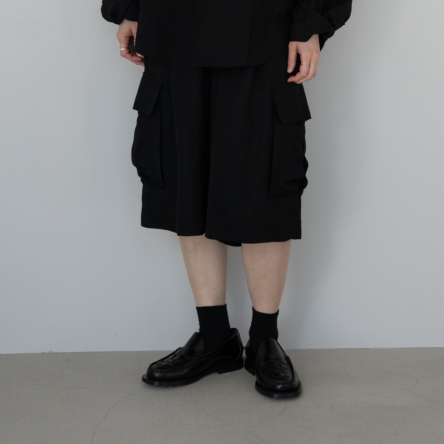 ssstein/ VIS/LI BRIGHT TWILL CARGO SHORT TROUSERS "BLACK"