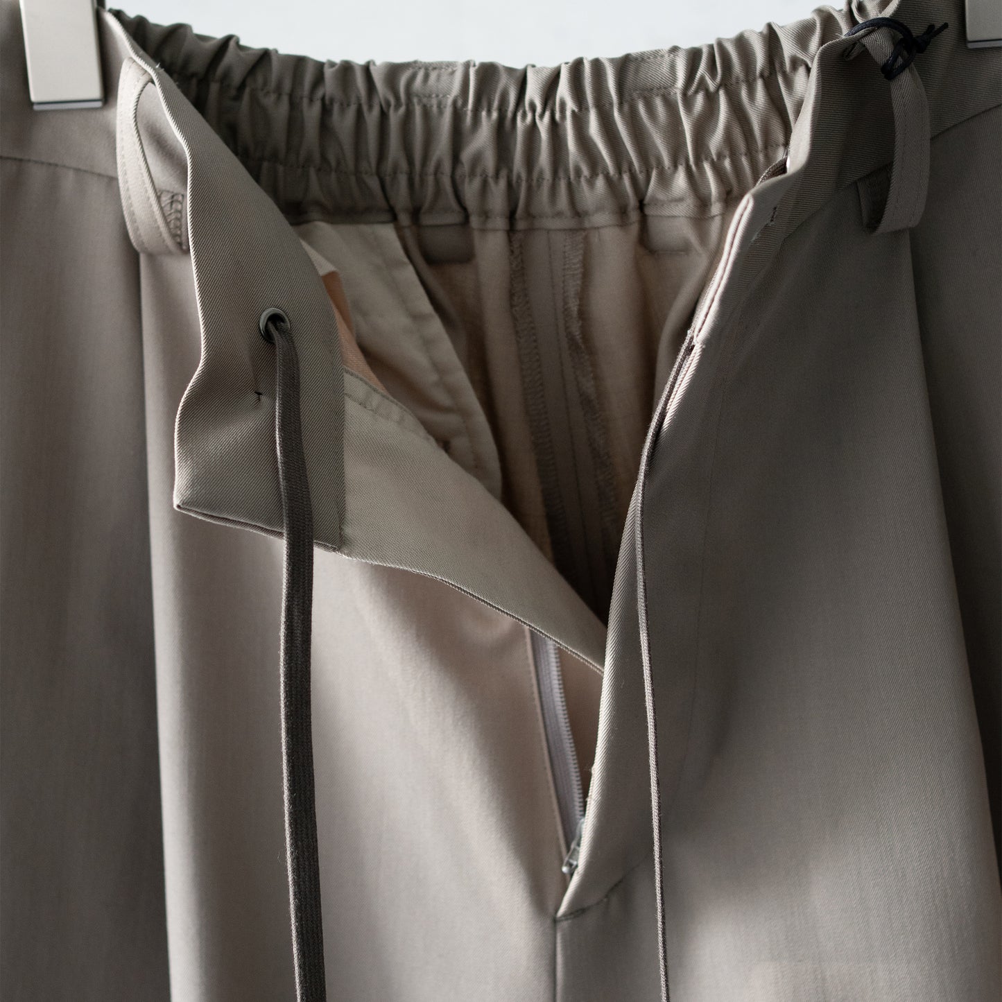 ssstein/ TWIST SEAM WIDE EASY TROUSERS "TAUPE BEIGE"