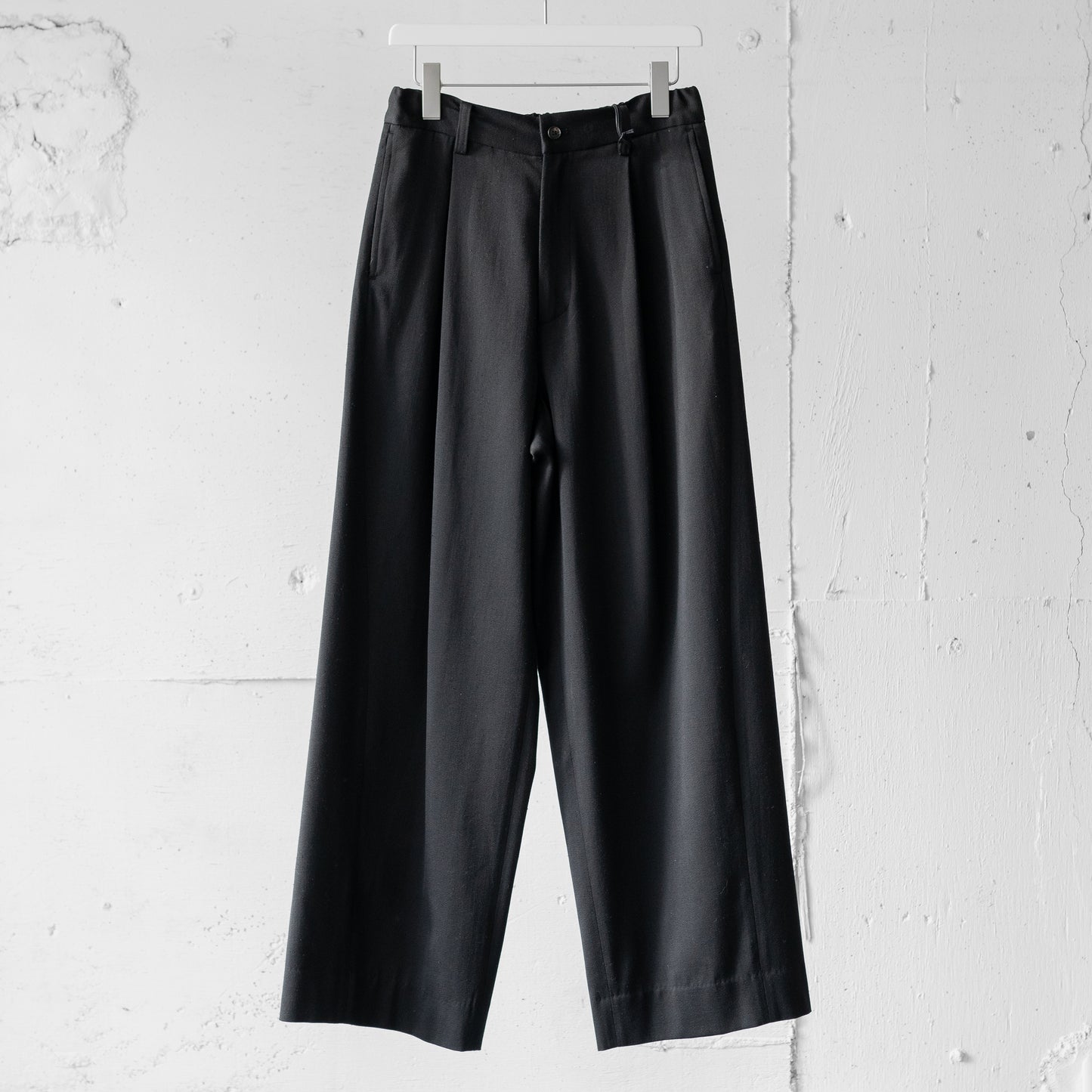 ssstein/ W/SI SATIN TWIST SEAM WIDE EASY TROUSERS "BLACK"