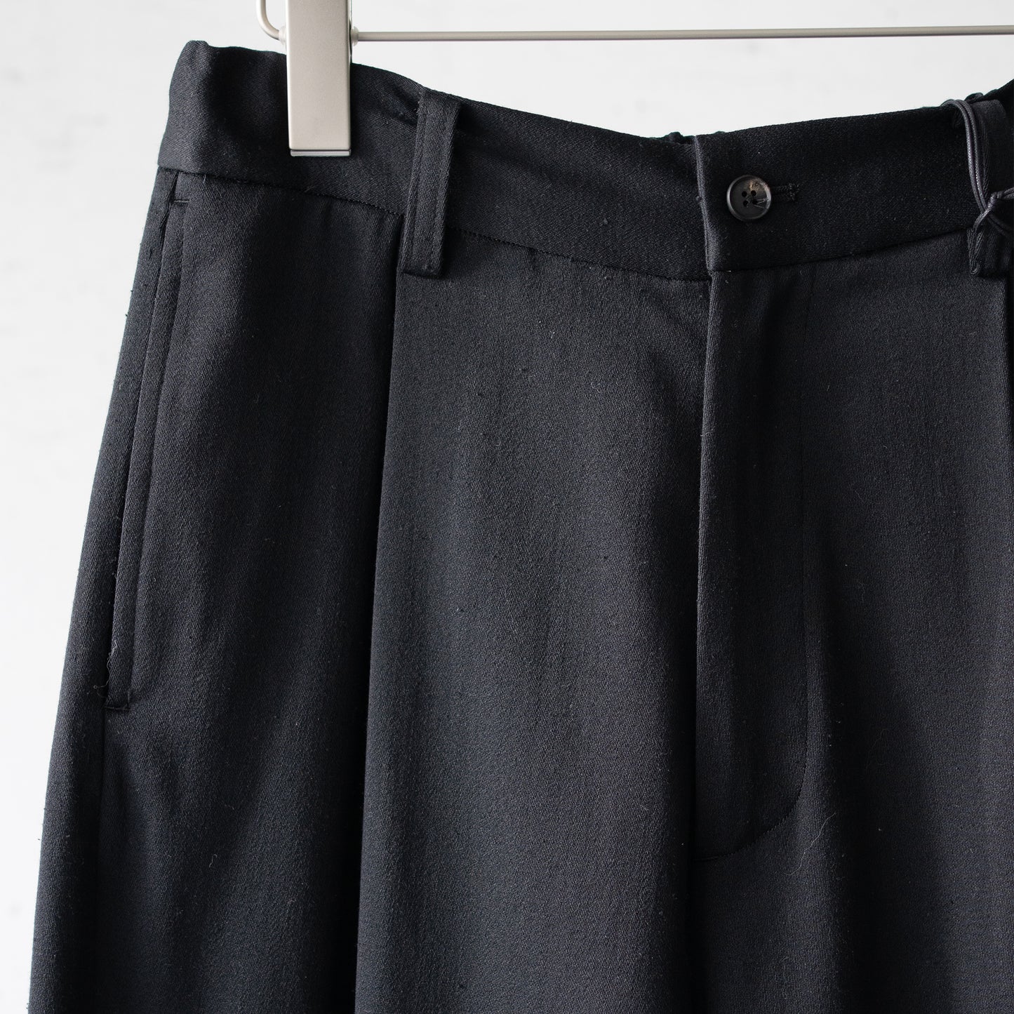 ssstein/ W/SI SATIN TWIST SEAM WIDE EASY TROUSERS "BLACK"