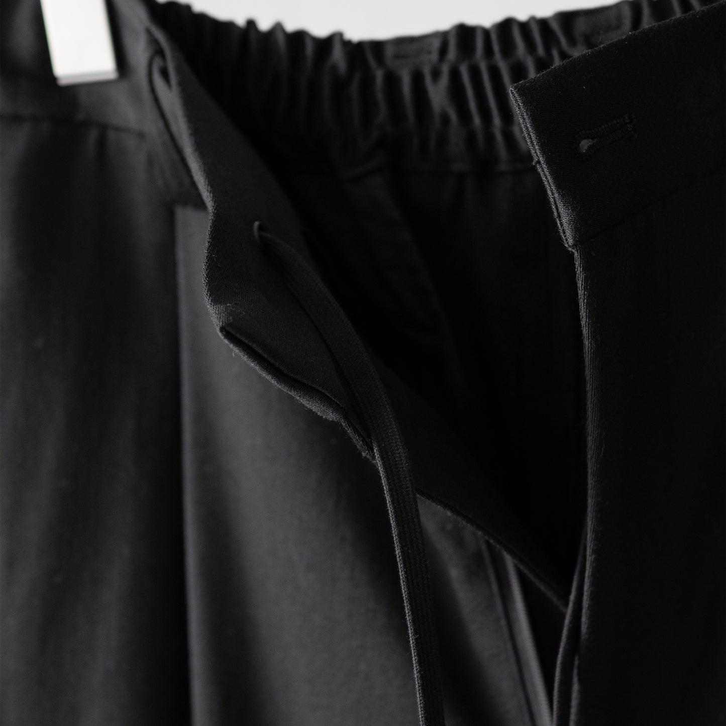 ssstein/ W/SI SATIN TWIST SEAM WIDE EASY TROUSERS "BLACK"