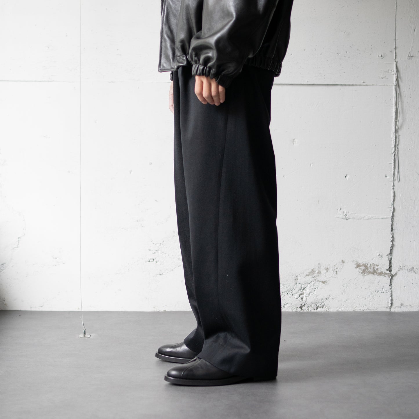 ssstein/ W/SI SATIN TWIST SEAM WIDE EASY TROUSERS "BLACK"