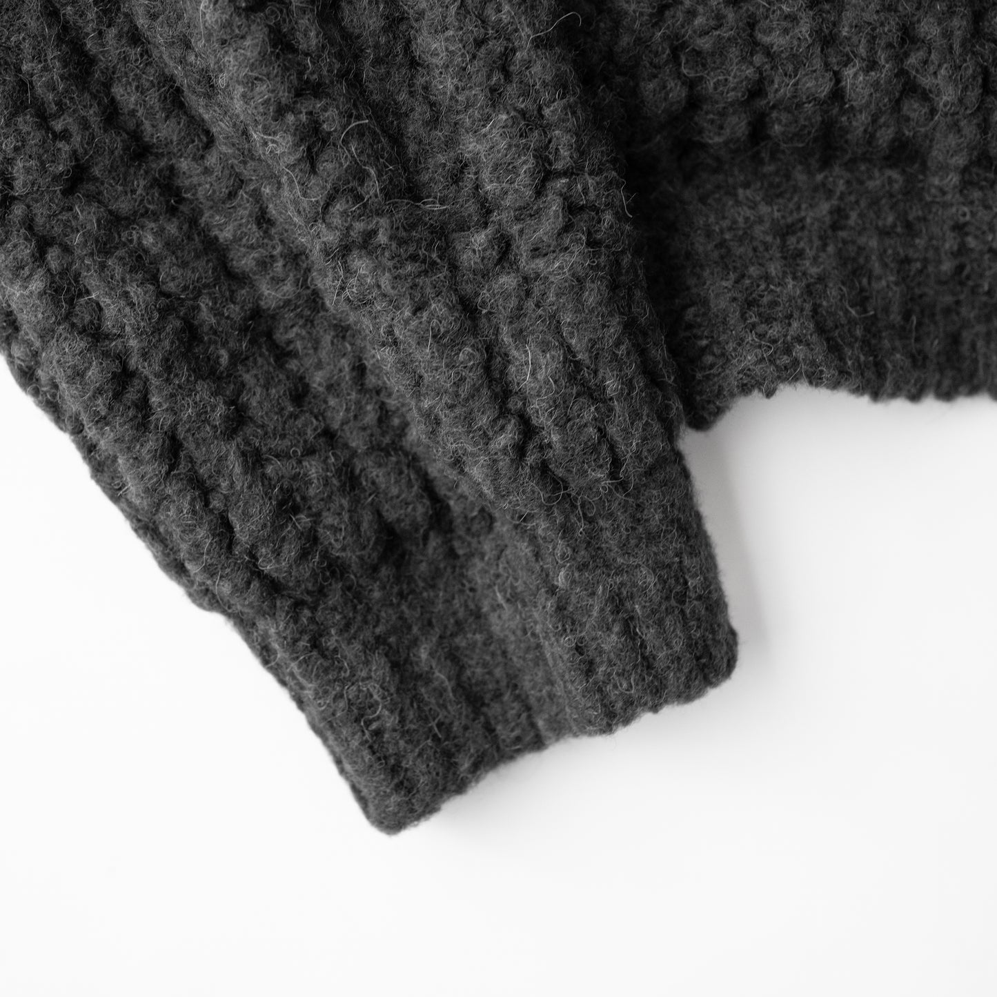YOKE/ Baby Alpaca Big Waffle Sweater "BLACK"