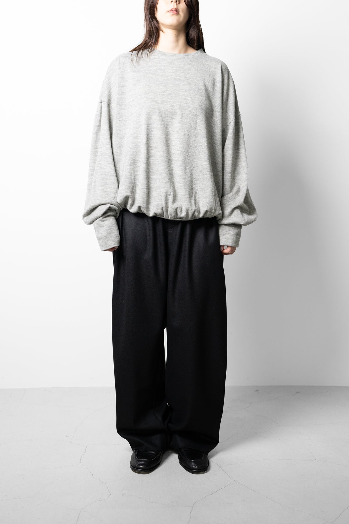 barbell object / wool bo top "gray"