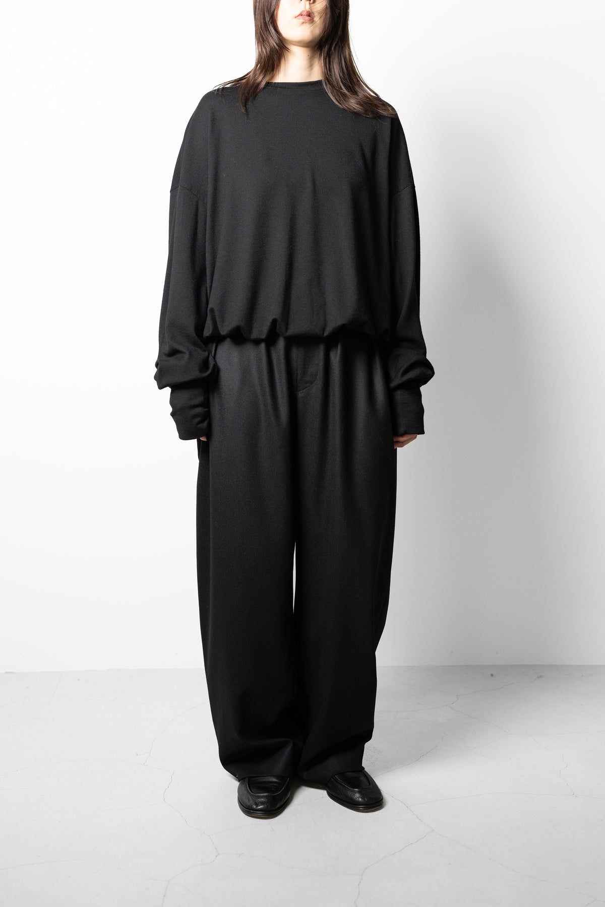barbell object / wool bo top "black"
