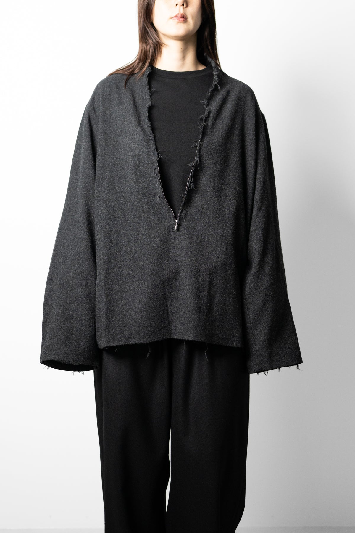 barbell object / v top "charcoal"