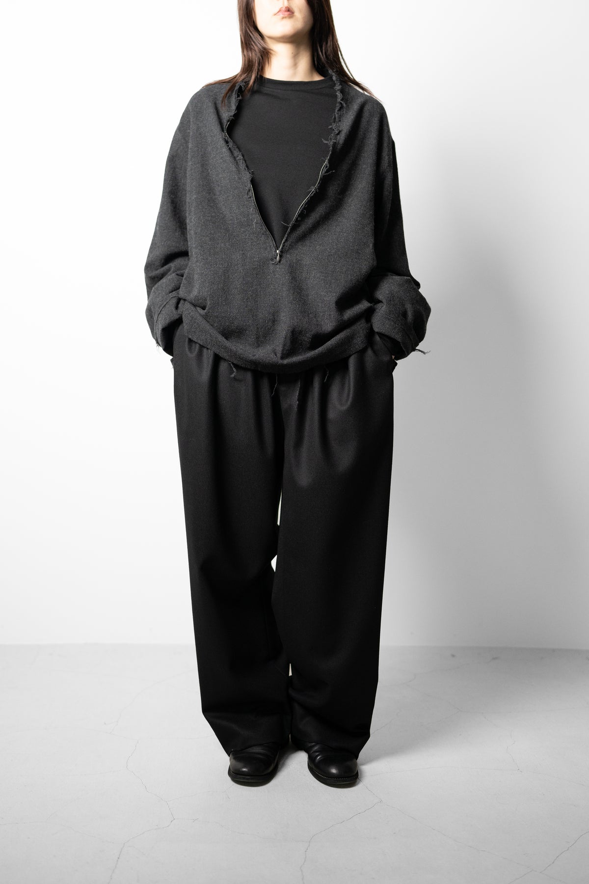 barbell object / v top "charcoal"