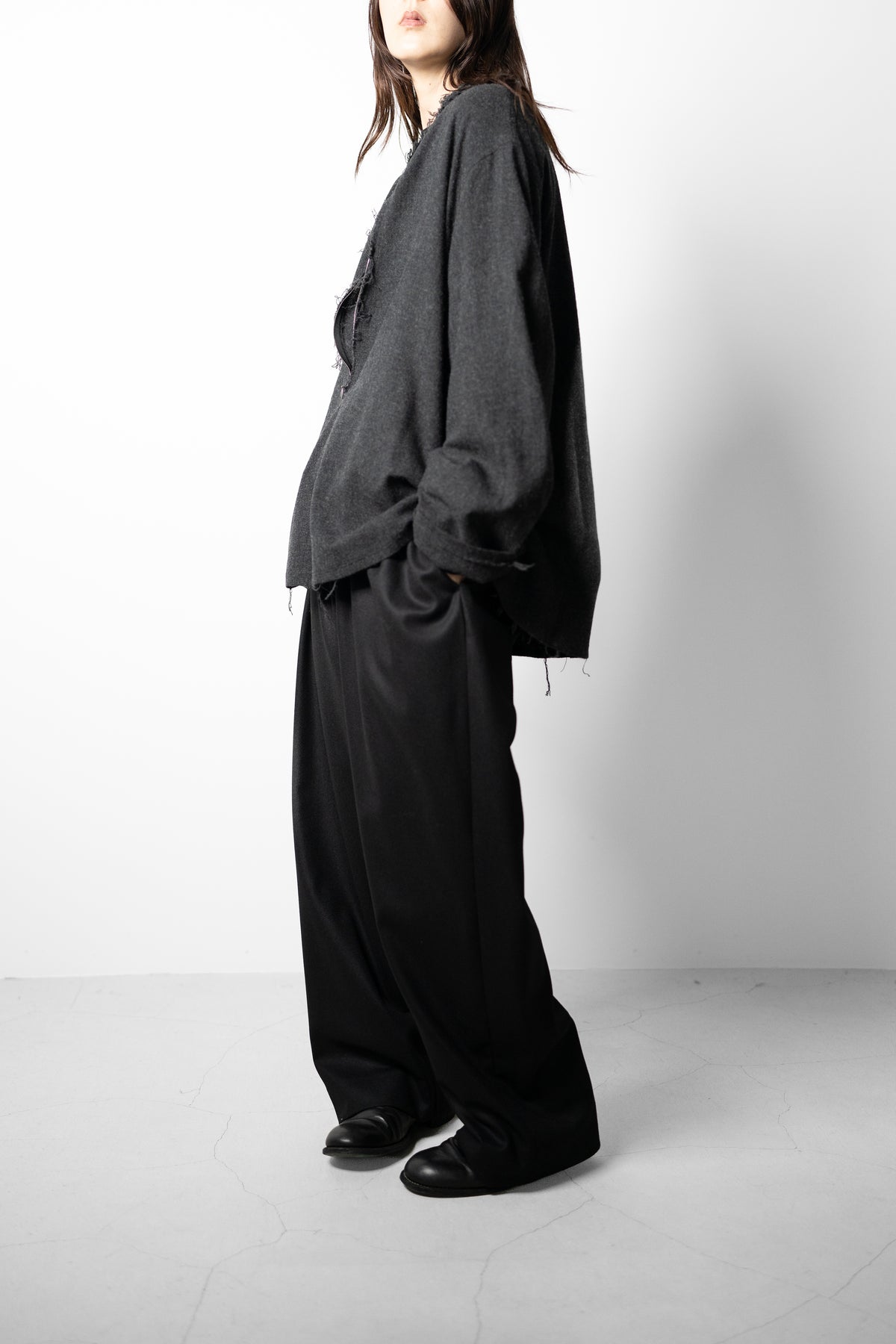 barbell object / v top "charcoal"