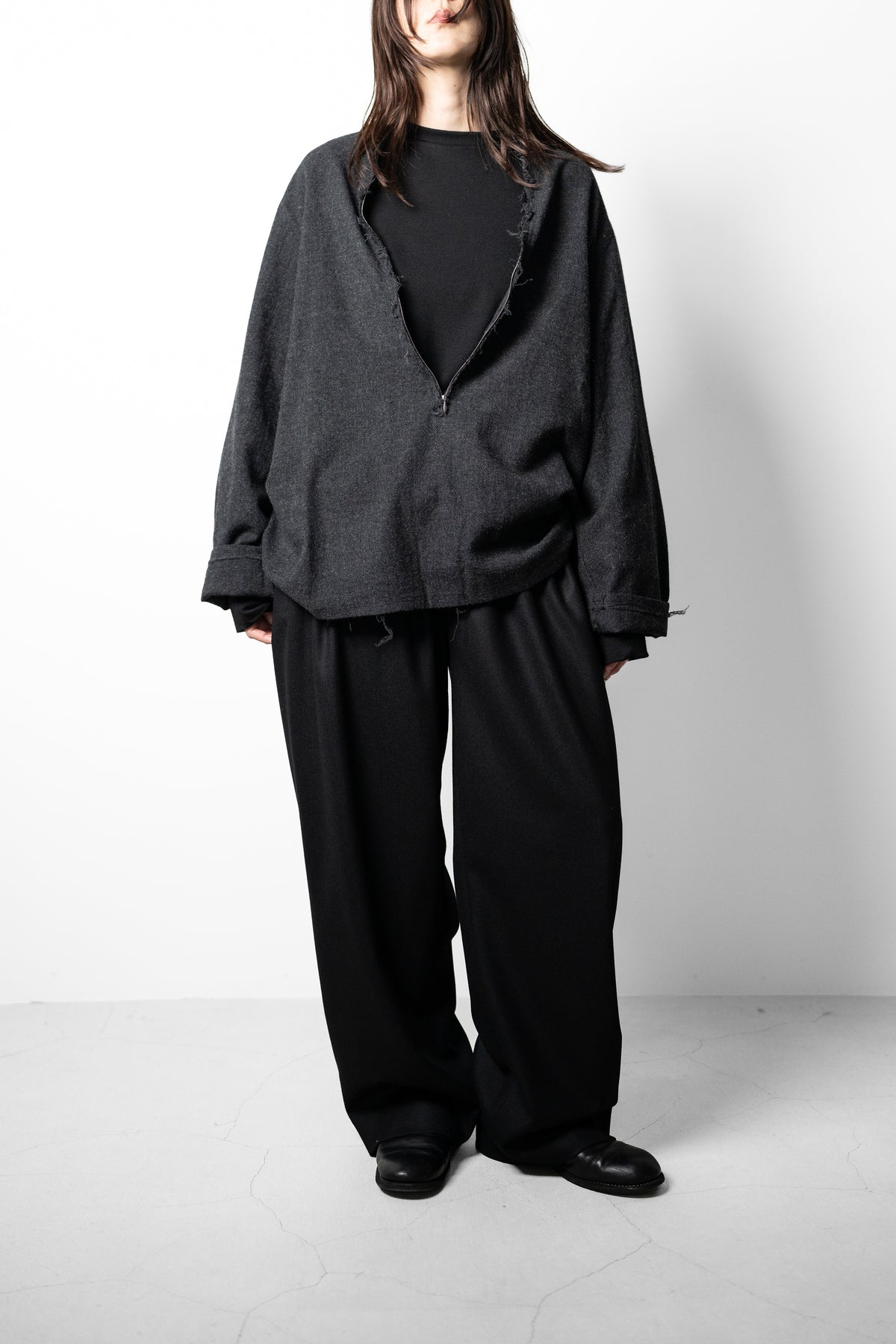 barbell object / v top "charcoal"