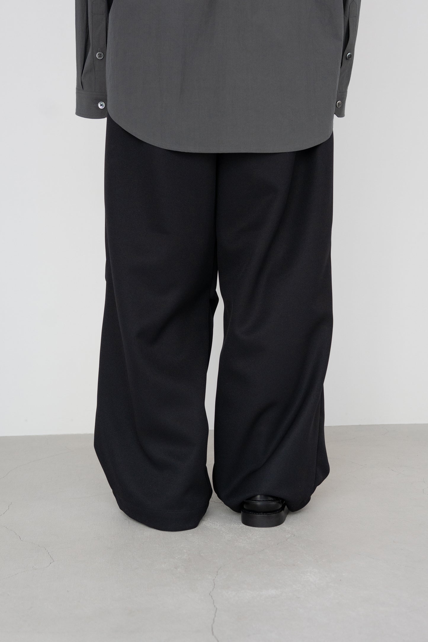 Antwort / DRAPE TUCK PANTS "BLACK"