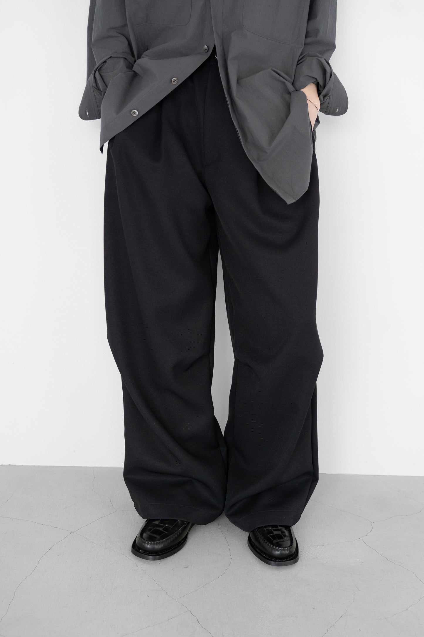 Antwort / DRAPE TUCK PANTS "BLACK"