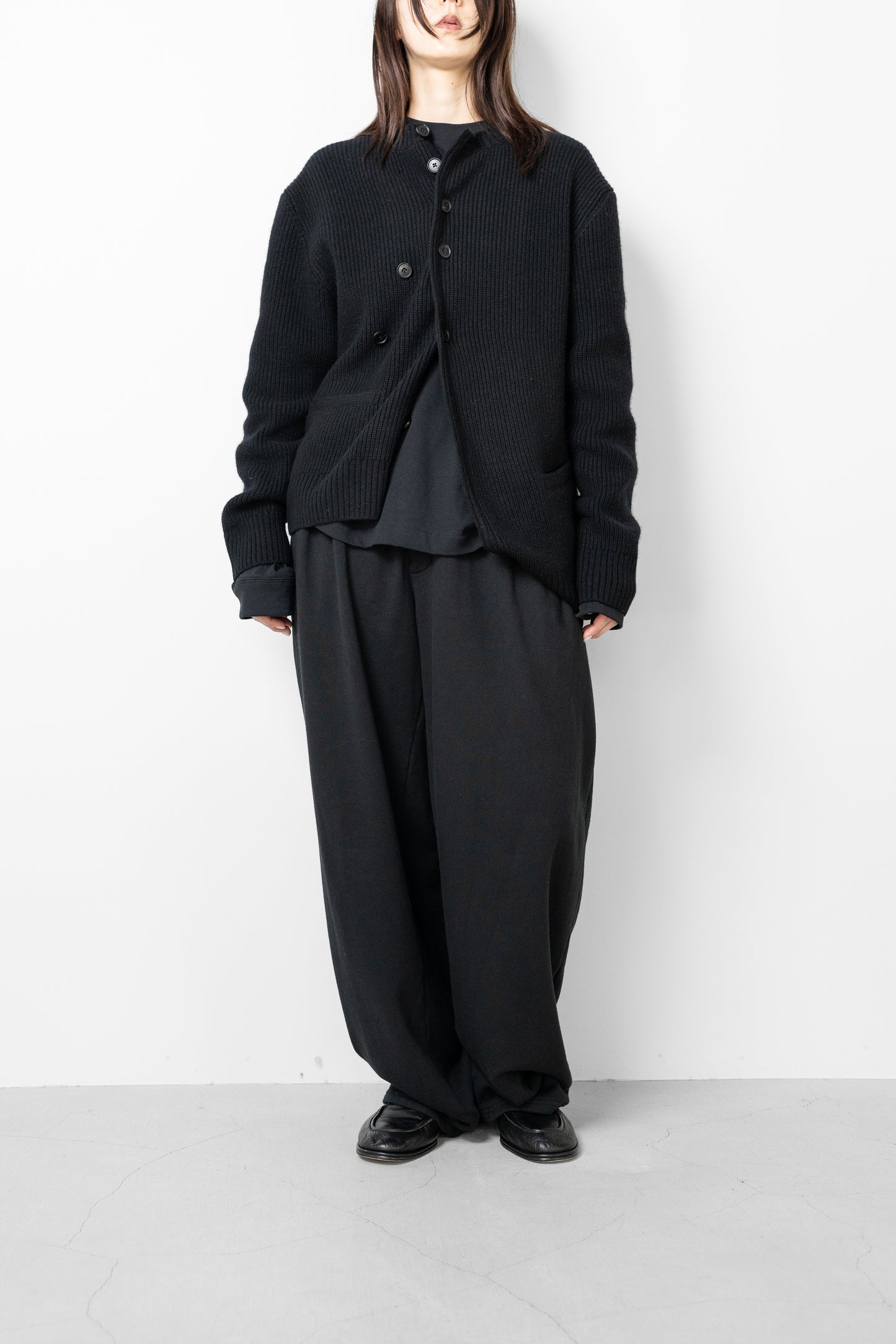 YOKE/ Sculptural Wired Crew Neck Cardigan "BLACK"