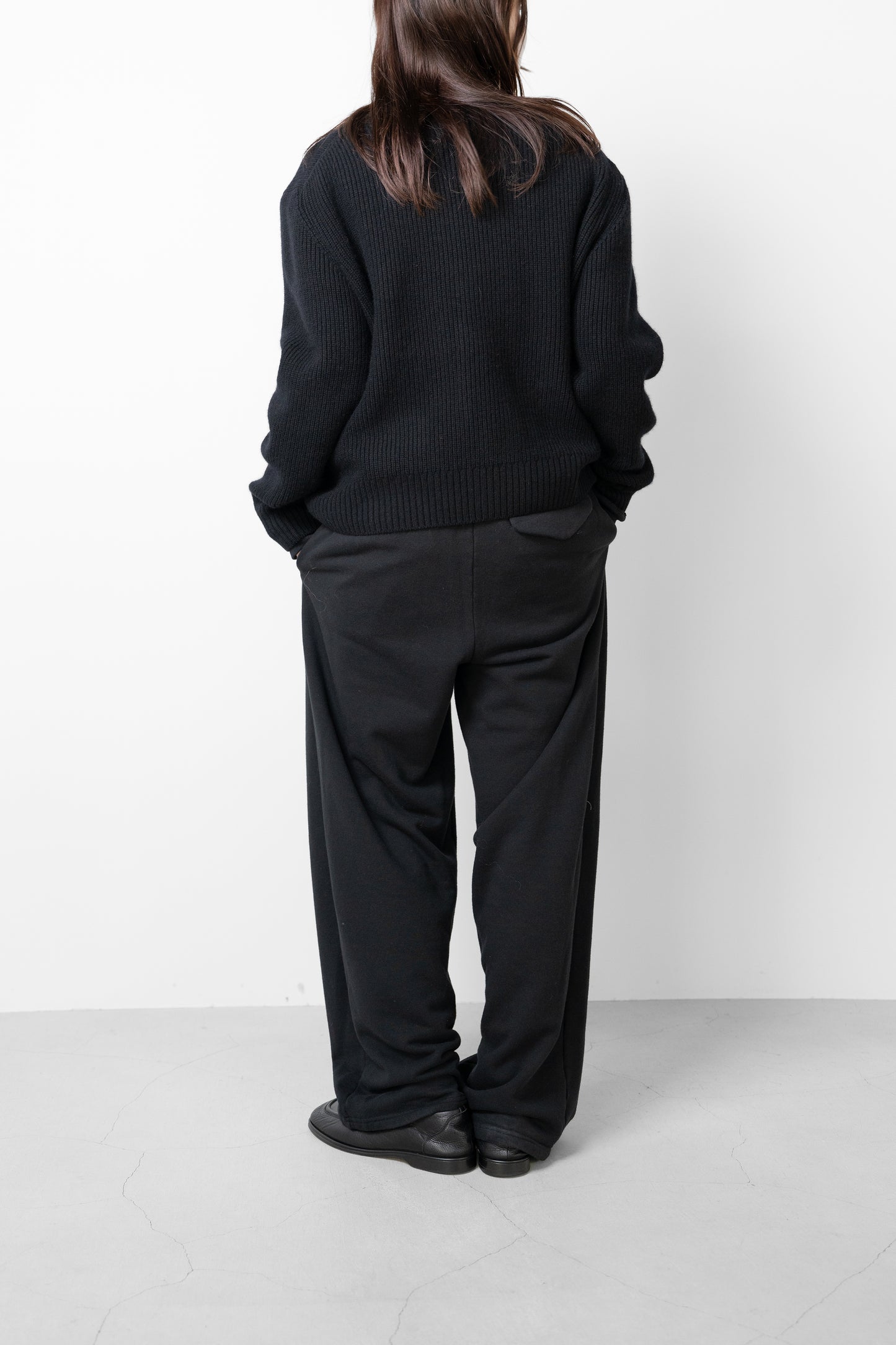 YOKE/ Sculptural Wired Crew Neck Cardigan "BLACK"