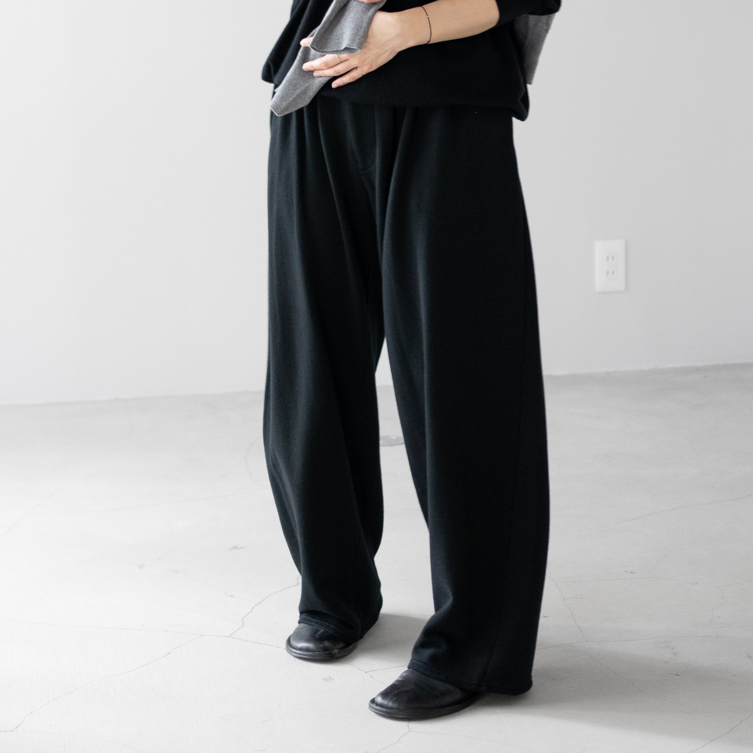 パンツ Afiit / 3TUCK EASY WIDE SLACKS BLACK AFIIT 3TUCK EASY WIDE SLACKS アフィット新品