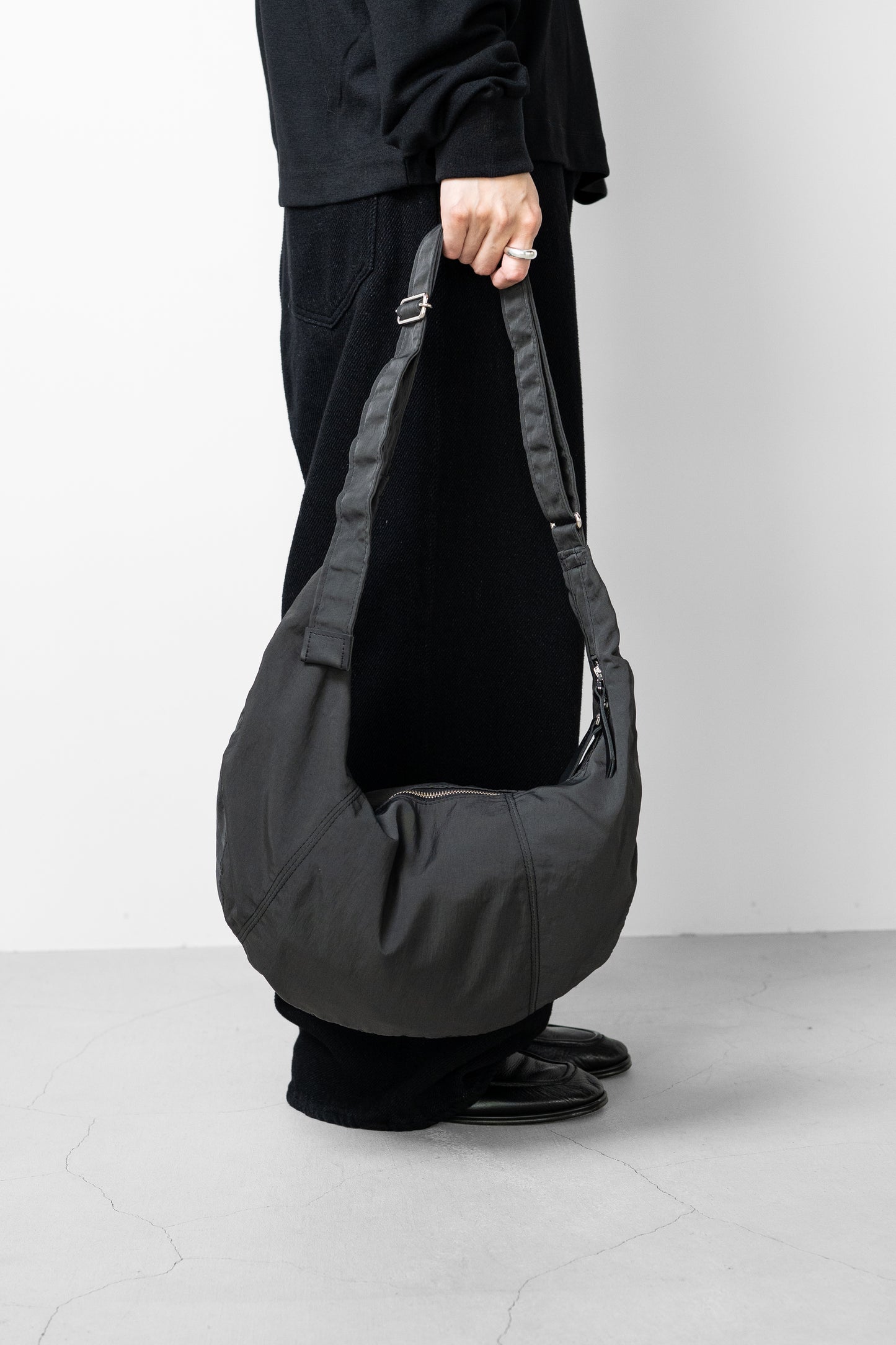 YOKE/ Nylon Circle Shoulder Bag "BLACK"