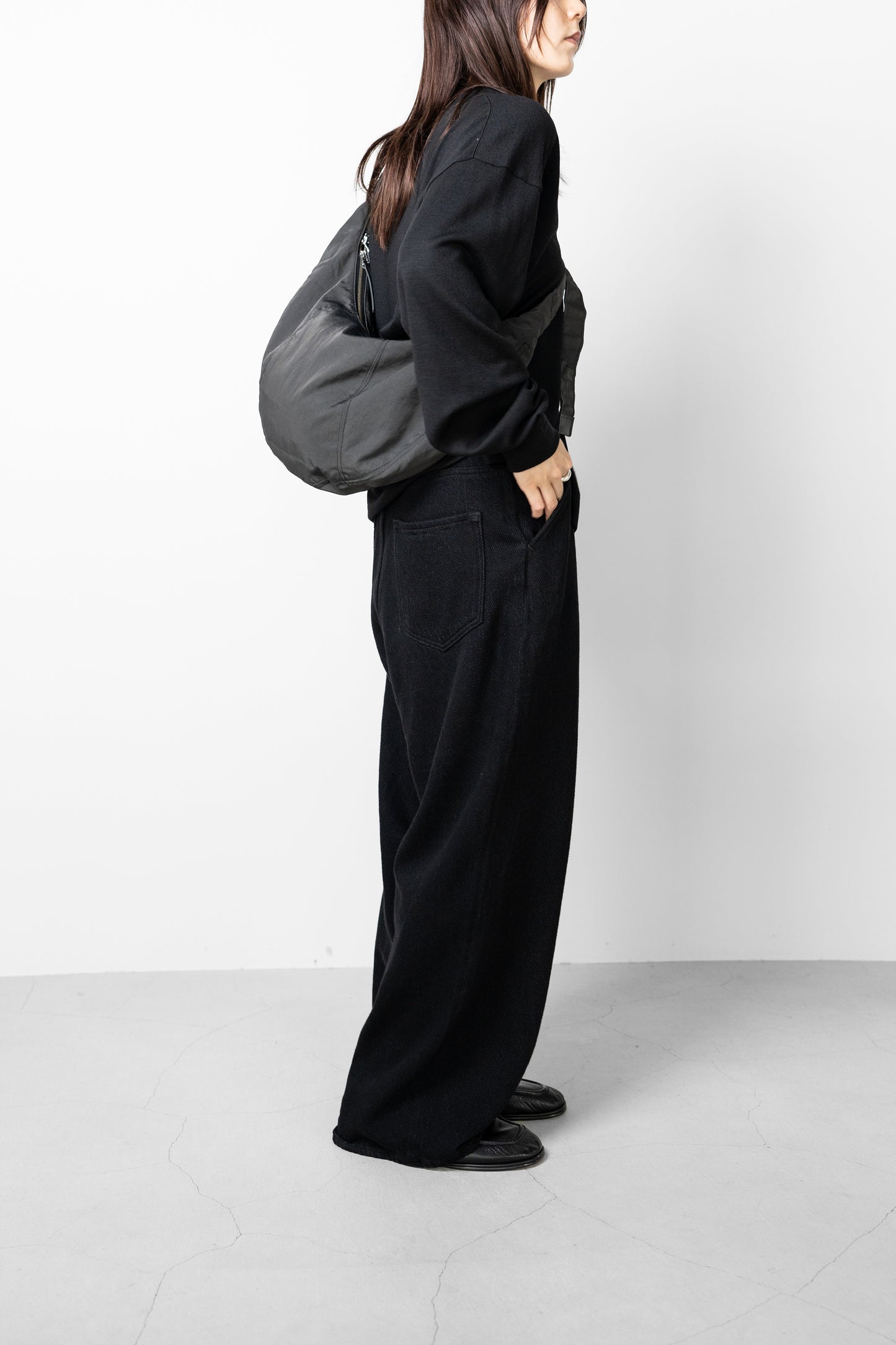 YOKE/ Nylon Circle Shoulder Bag "BLACK"